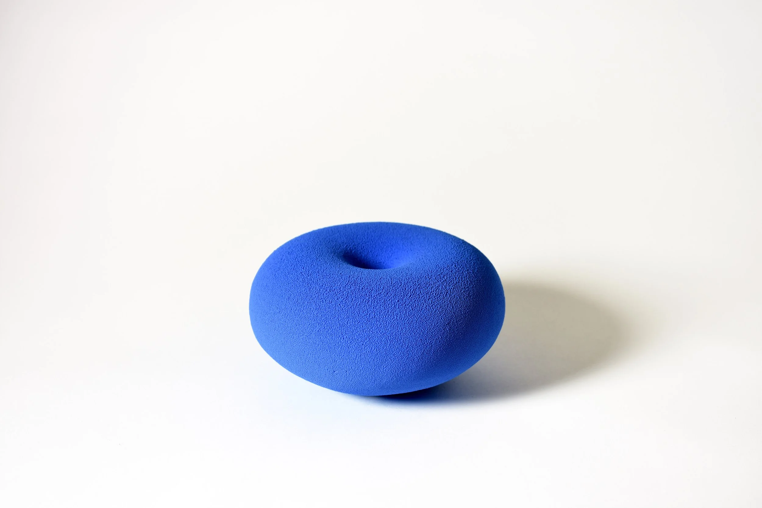 Abyssal Velvet, 2025, Stoneware, glazes, 18 x 25 cm .jpg