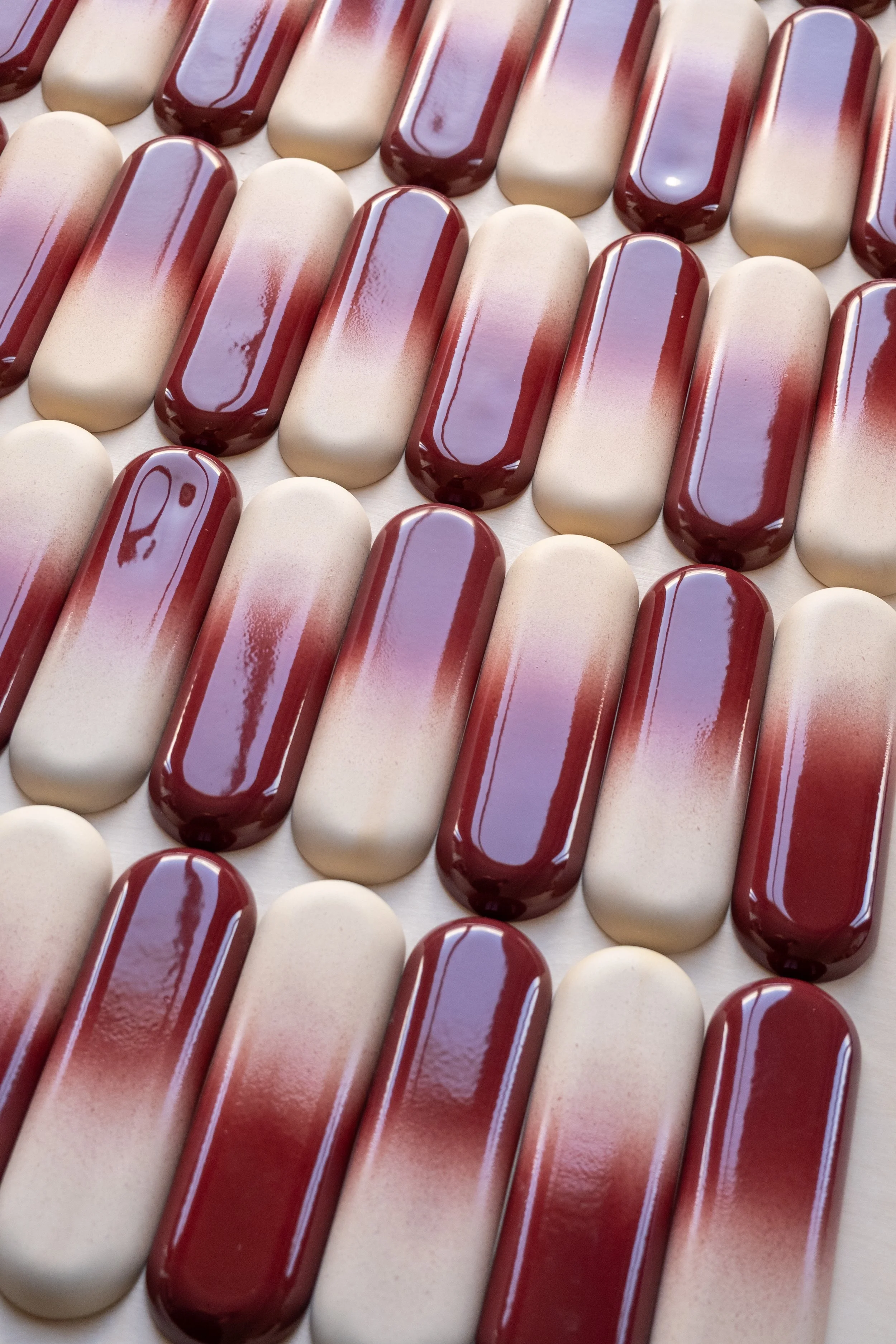 PILL_twotone_5x9_cherry stone_SanneKaal_03.jpg