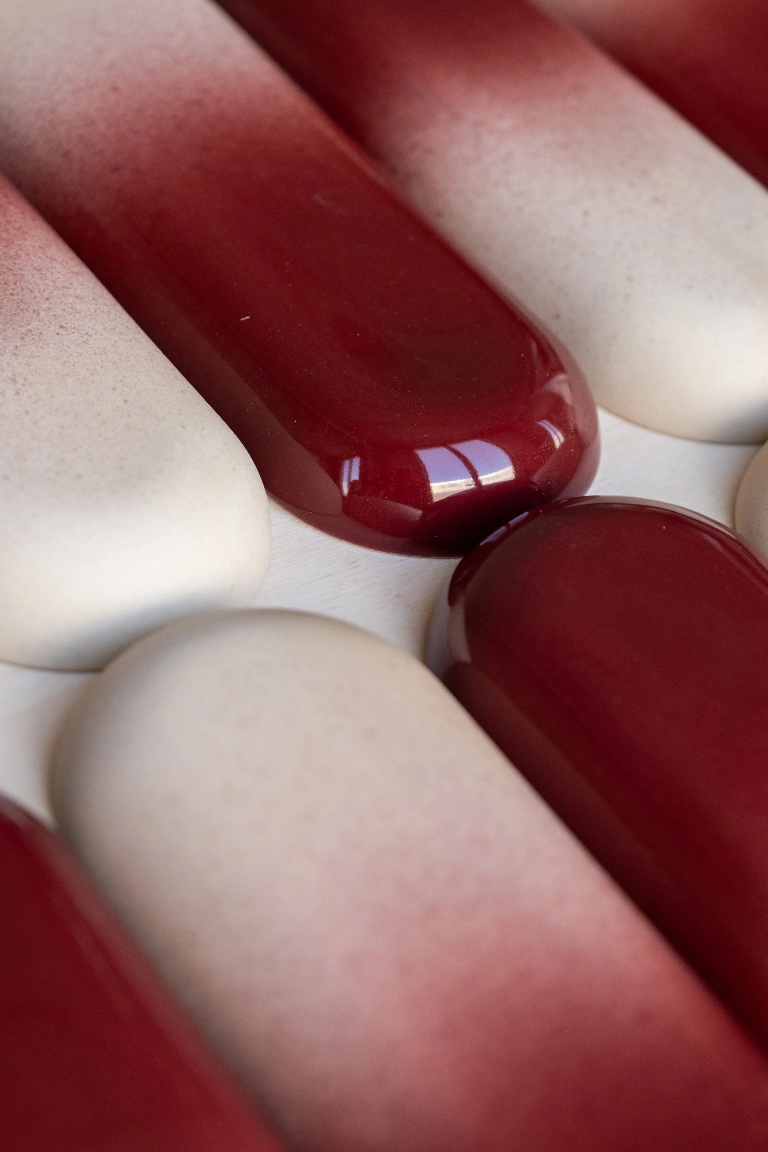 PILL_twotone_5x9_cherry stone_SanneKaal_06.jpg