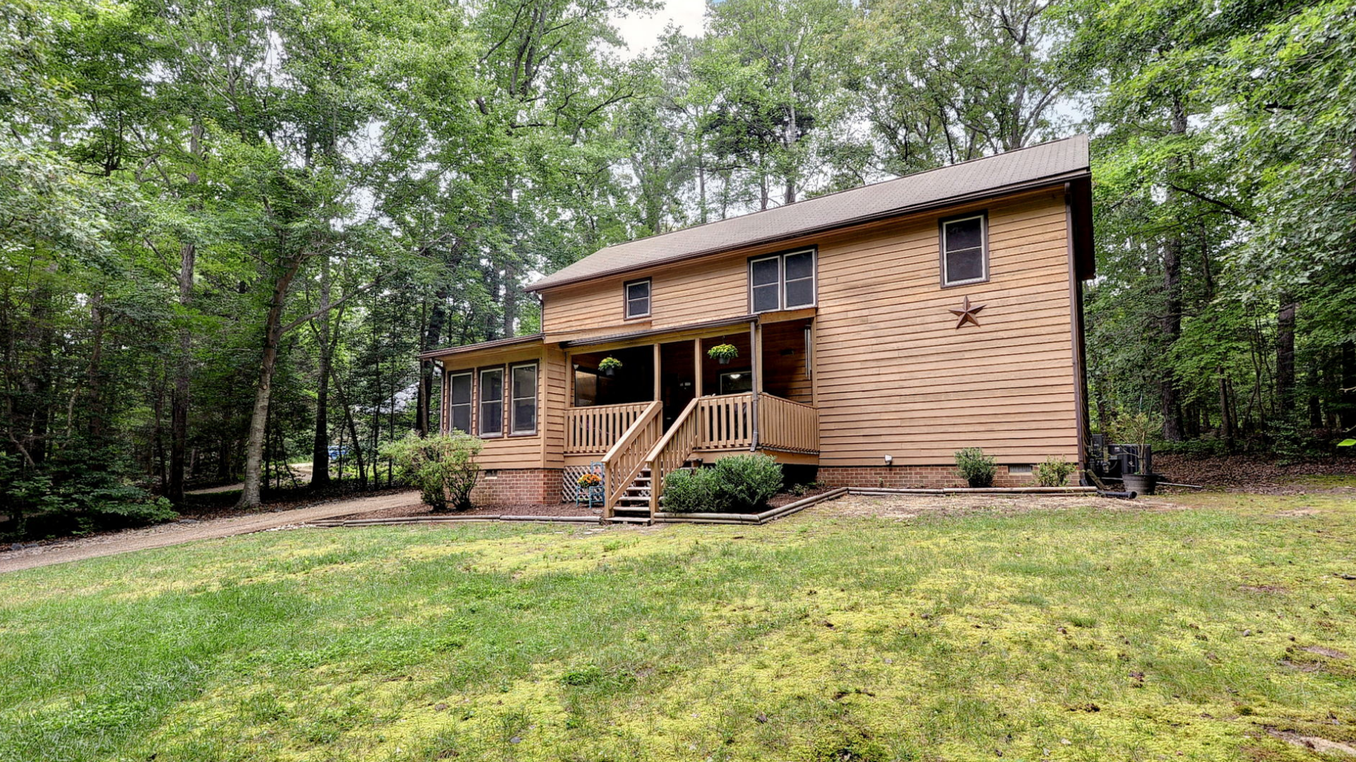 Exterior of home of 6 Hempstead Ct