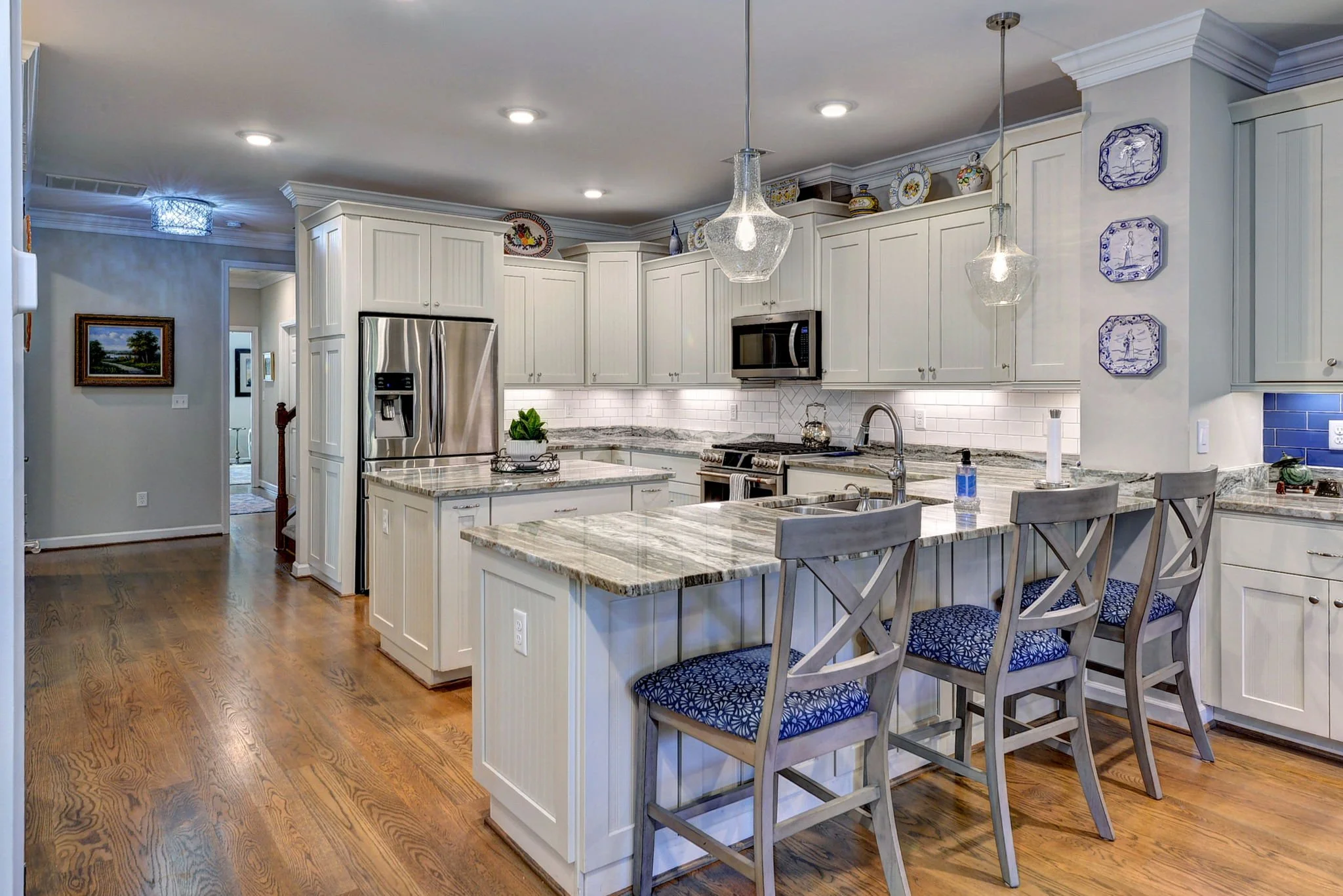 Kitchen with Breakfast Bar