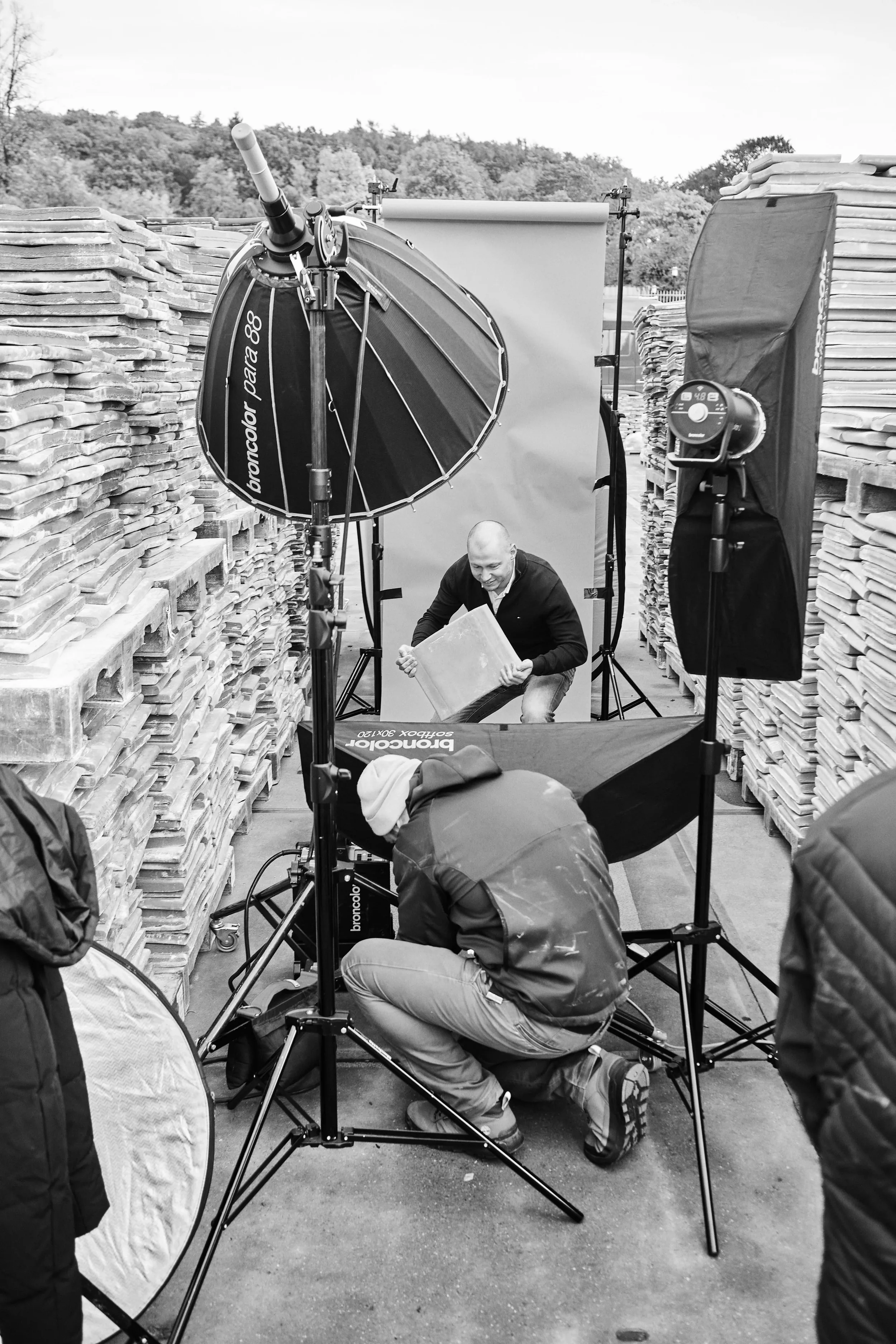 Fotoshooting-Mitarbeiter_Qualitätskampagne-BTS-Shots-Melle-Osnabrück-Melos--Granulat-Bodenbelag-Kampagne-Hinter-den-Kulissen_Color_0003_Web.webp