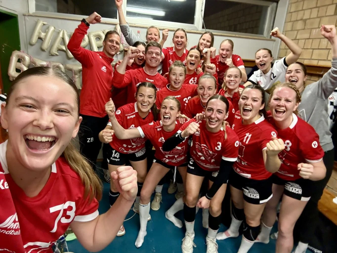 Frauen 1 entscheiden Derby für sich