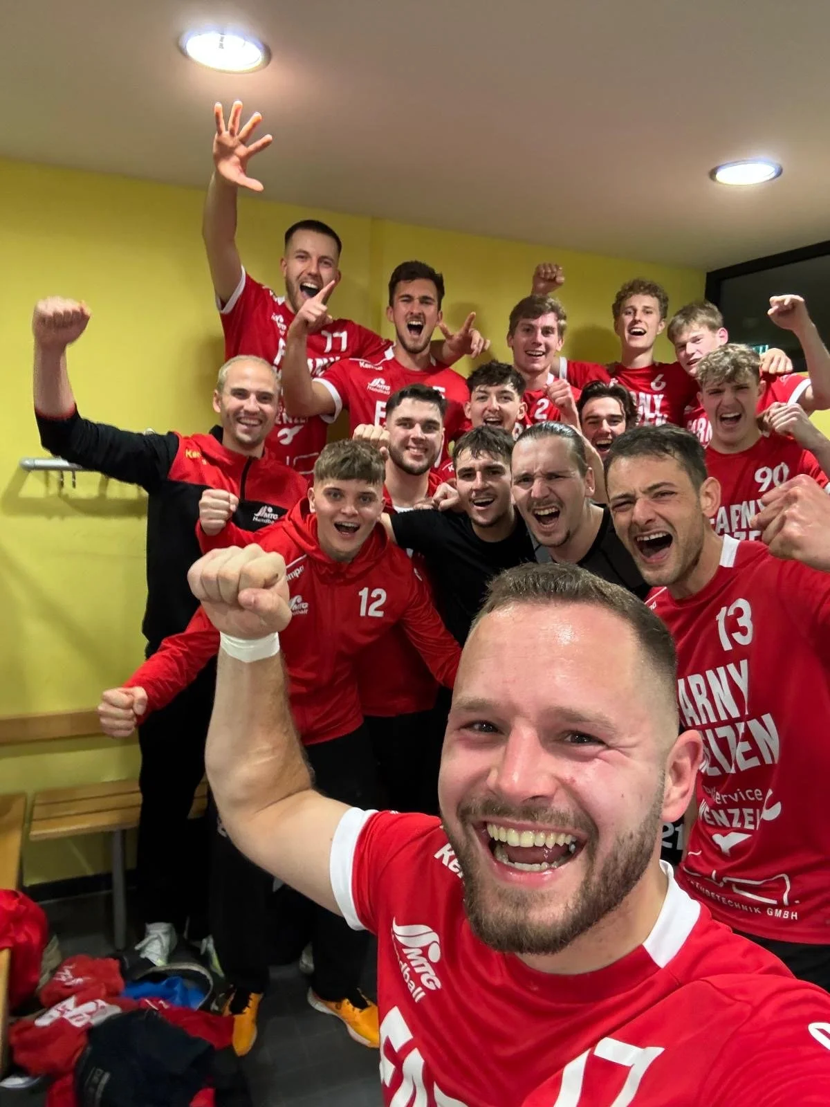 1b sichert sich zum Ende der Hinrunde die Tabellenspitze