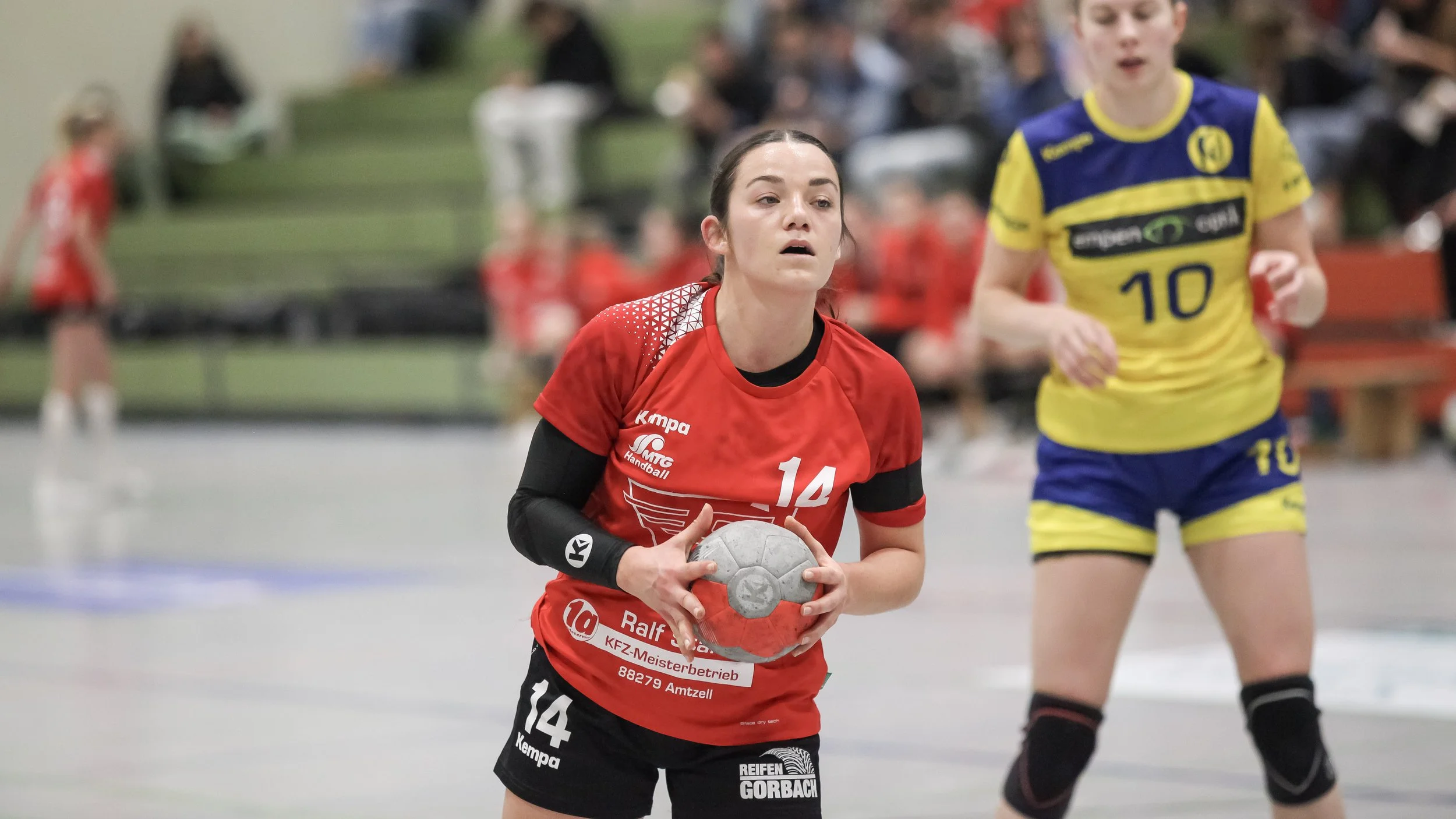 Frauen 1 unterliegen in torreichem Spiel gegen den Tabellenführer