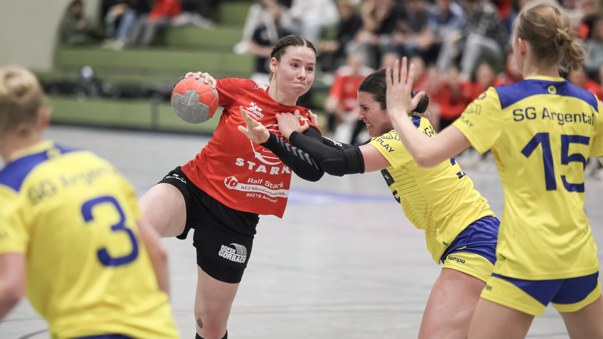 Frauen 1 entscheiden Derby knapp für sich 