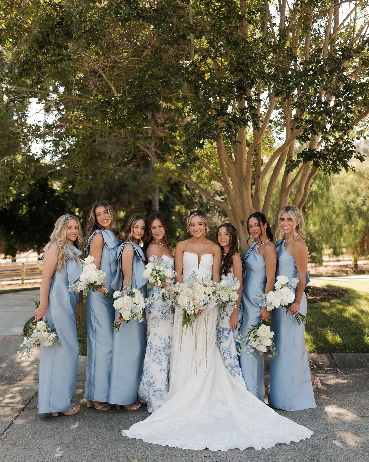 This one is for the girls ✨ Swipe to see the bridal party&rsquo;s first look at the bride 🥹😭 

JaeCe + Peyton&rsquo;s wedding was my first official one back from maternity leave, and it was the best way to start on a good foot 🤍 It was such a perf