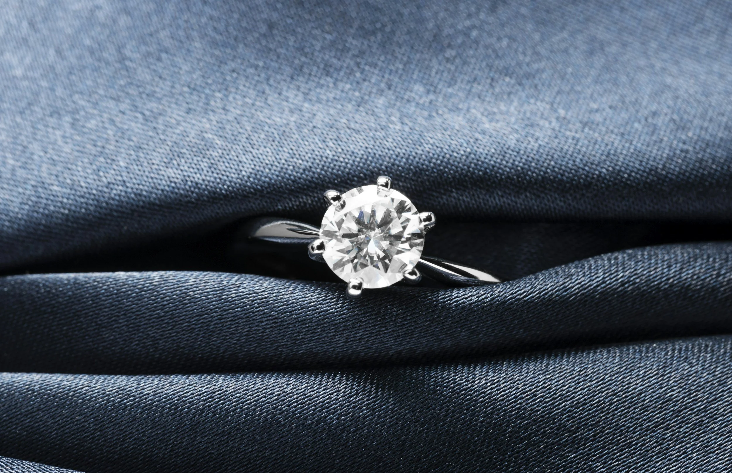 Can You Tell the Difference Between Earth Mined and Lab Grown Diamonds?
