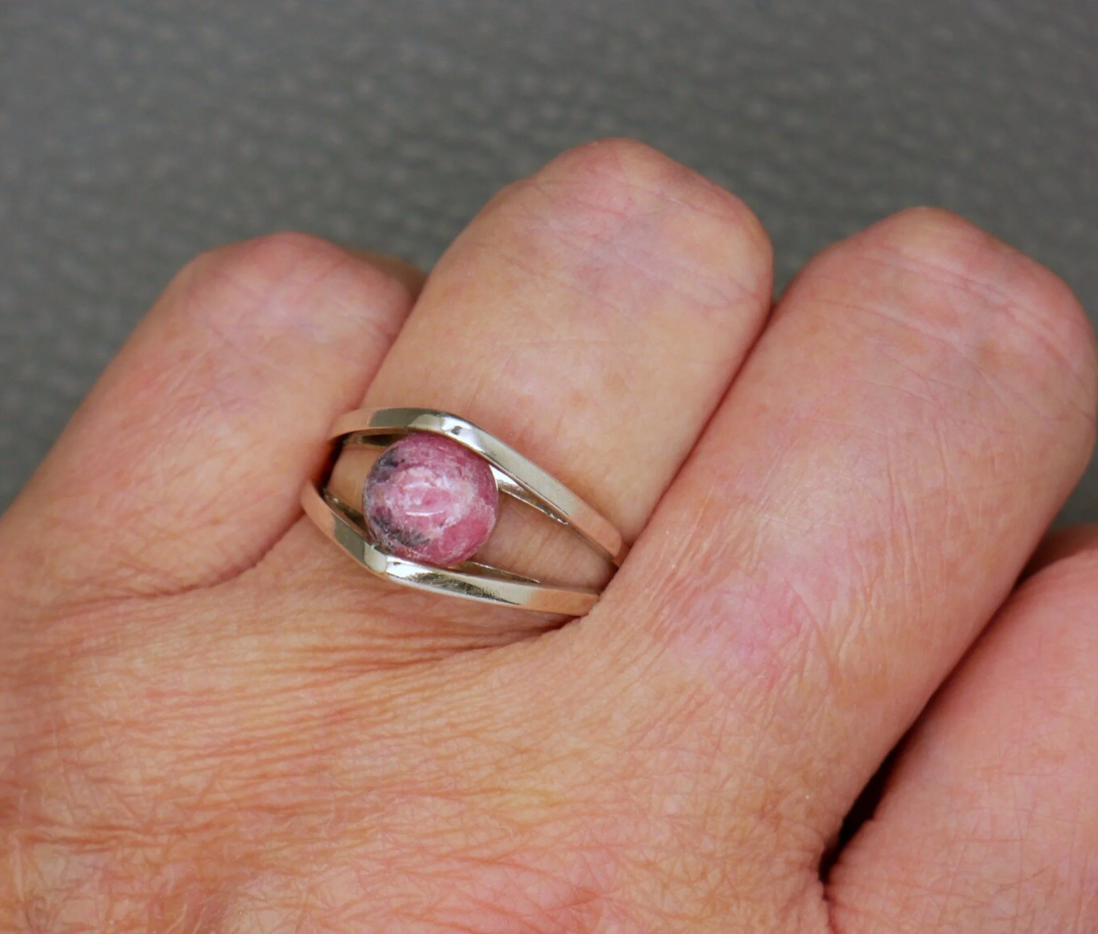 Thulite ring 2.jpg