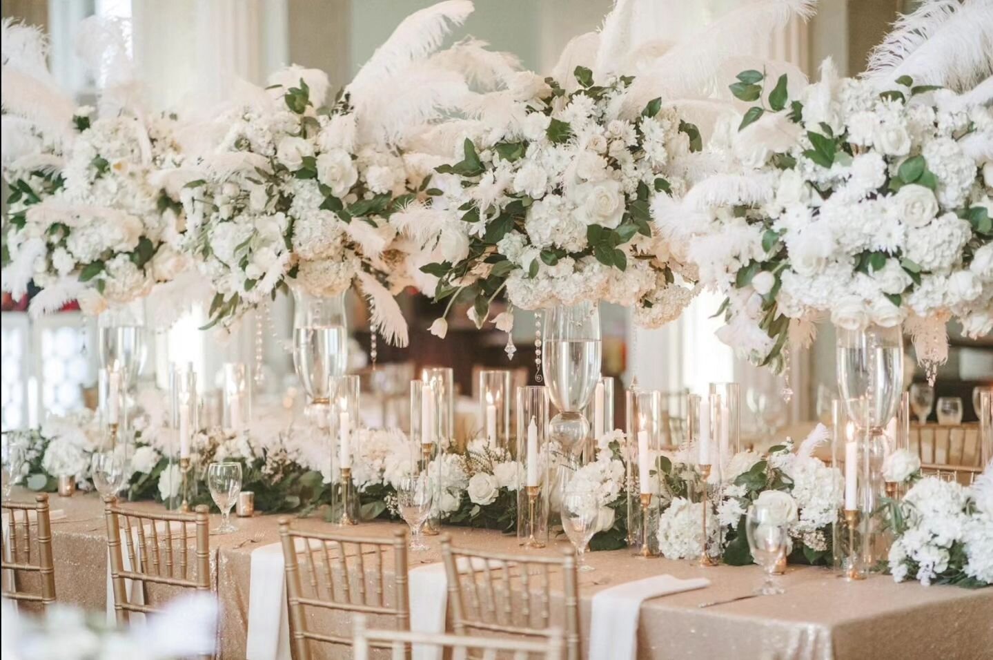 Wedding tip: spend money on the table you will be sitting on. It is most likely to be photographed the most.

👩&zwj;💻 @halleneeleyevents
👰&zwj;♀ @courtneemeshon
💒 @biltmoreballrooms
📷  @cassandraisbellphoto

#weddingtip #floristtips #realestate 