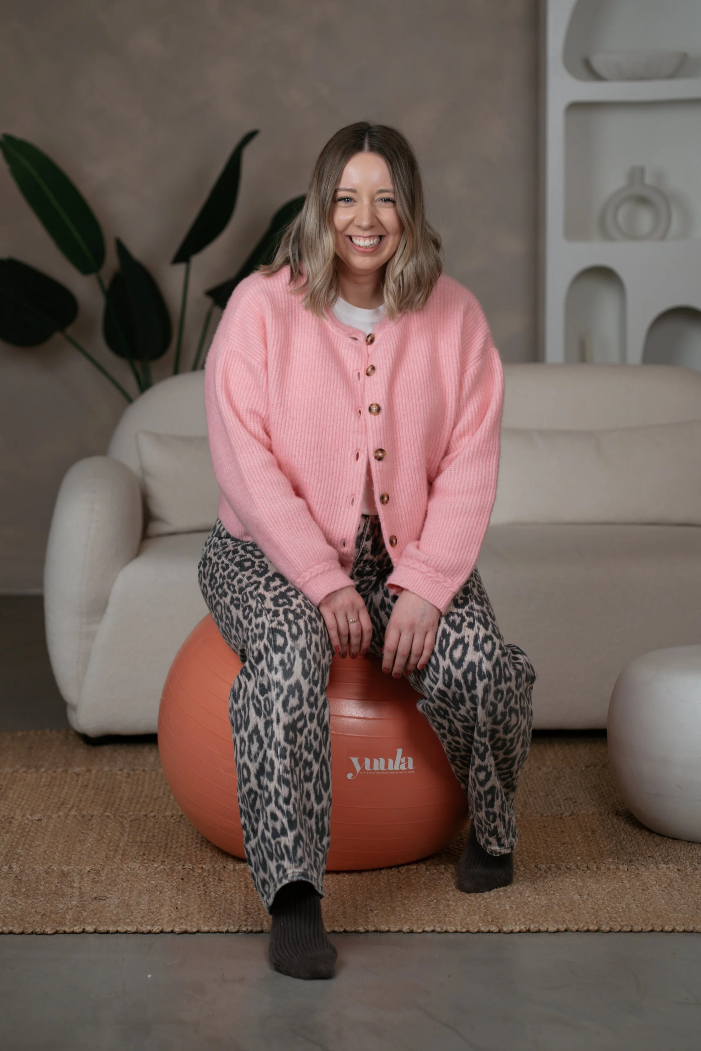 An online hypnobirthing teacher who specialises in pregnancy anxiety as a mental health therapist