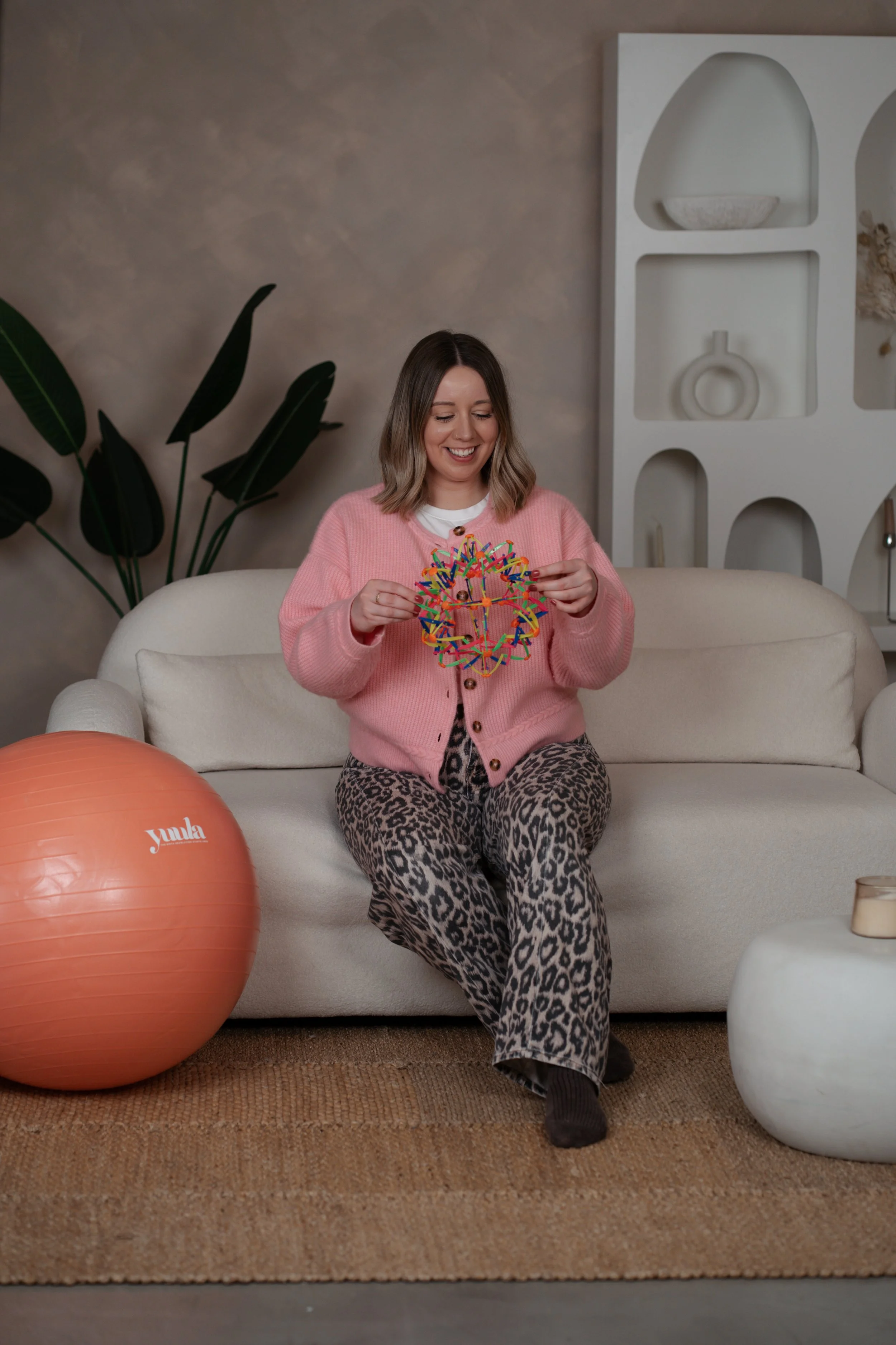Holly Richardson, an online hypnobirthing and antenatal class teacher