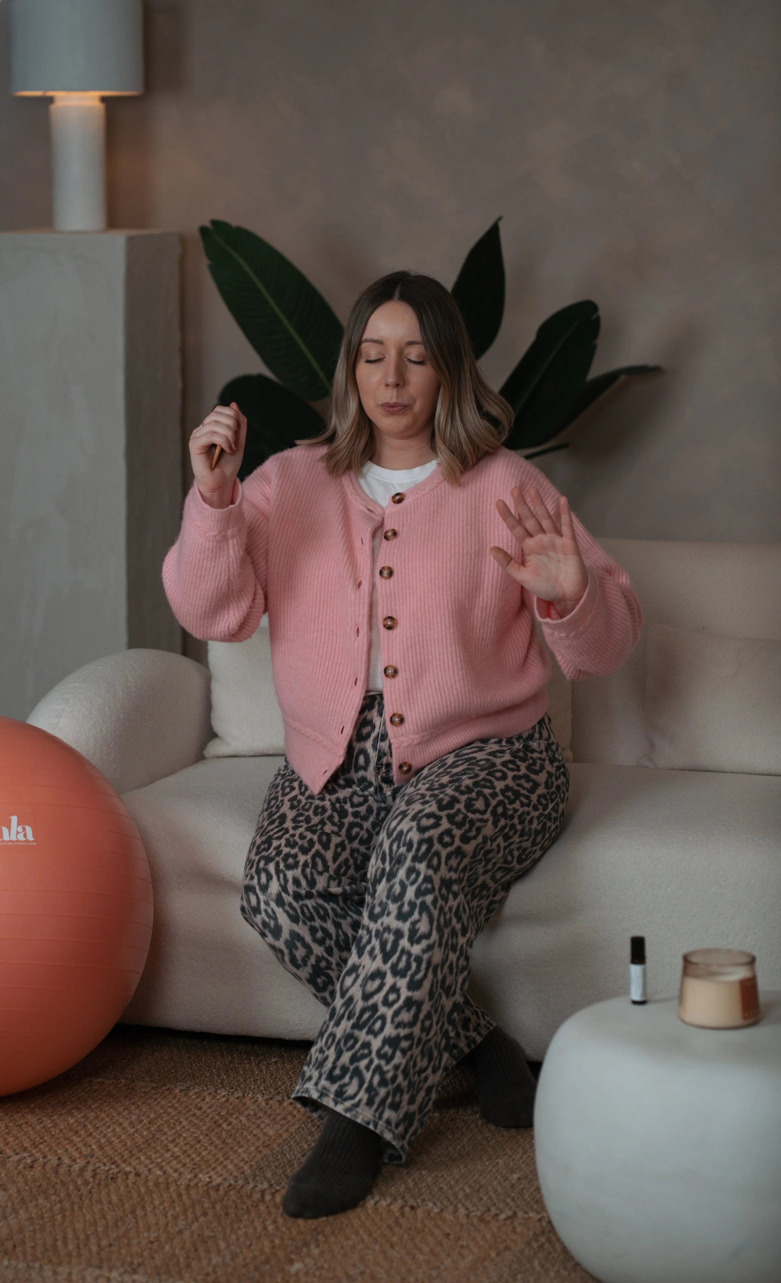A hypnobirthing teacher, teaching birth preparation online through The Confident Birth Club