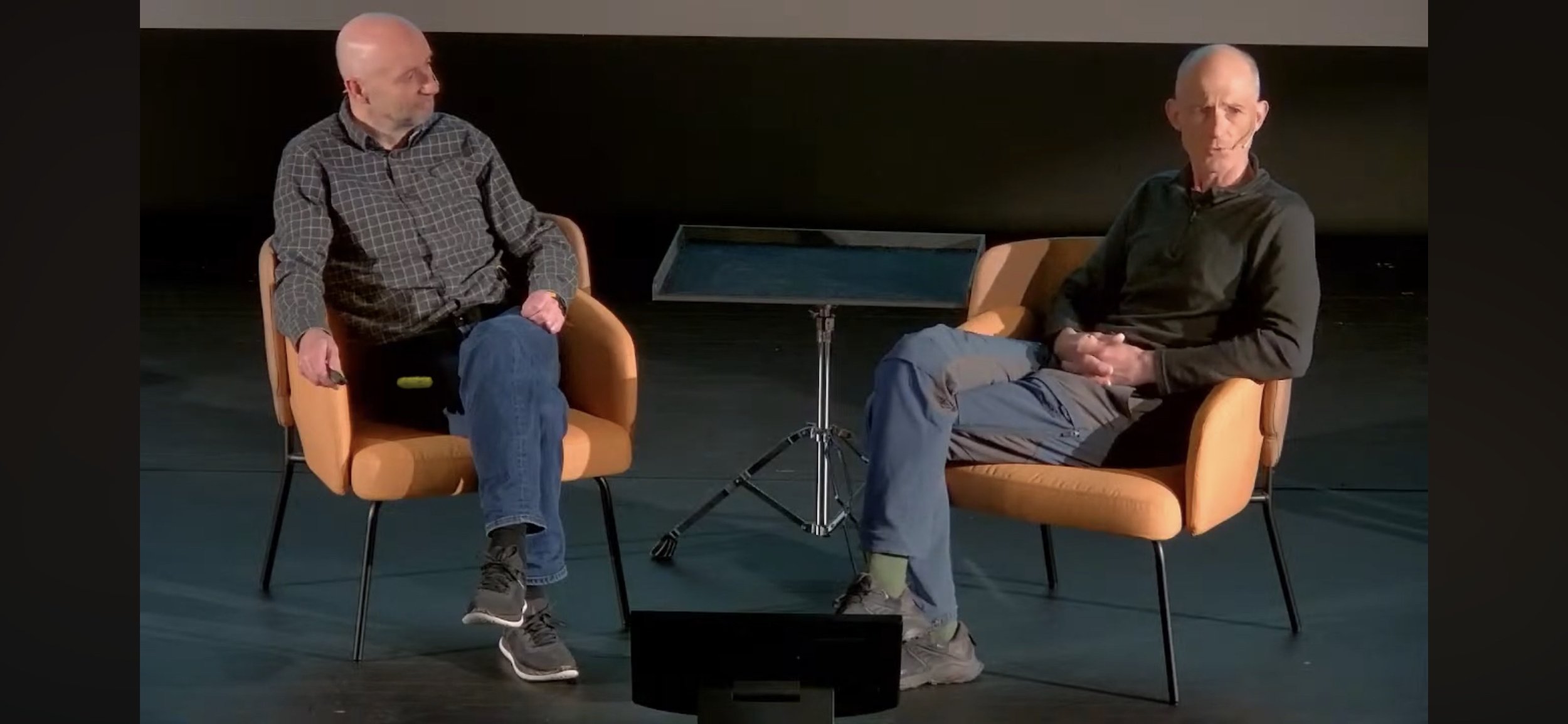 Albert og Kurt i samtale for open scene