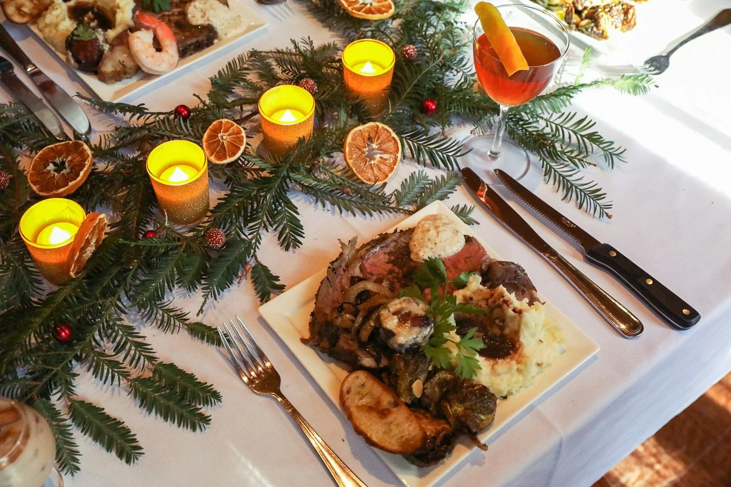 our thanksgiving buffet is back! 🍂 join us for a cozy, festive feast filled with your favorite seasonal dishes with a luna red flair. reservations are now open. click the link in our bio or visit our website to save your spot early and view our full