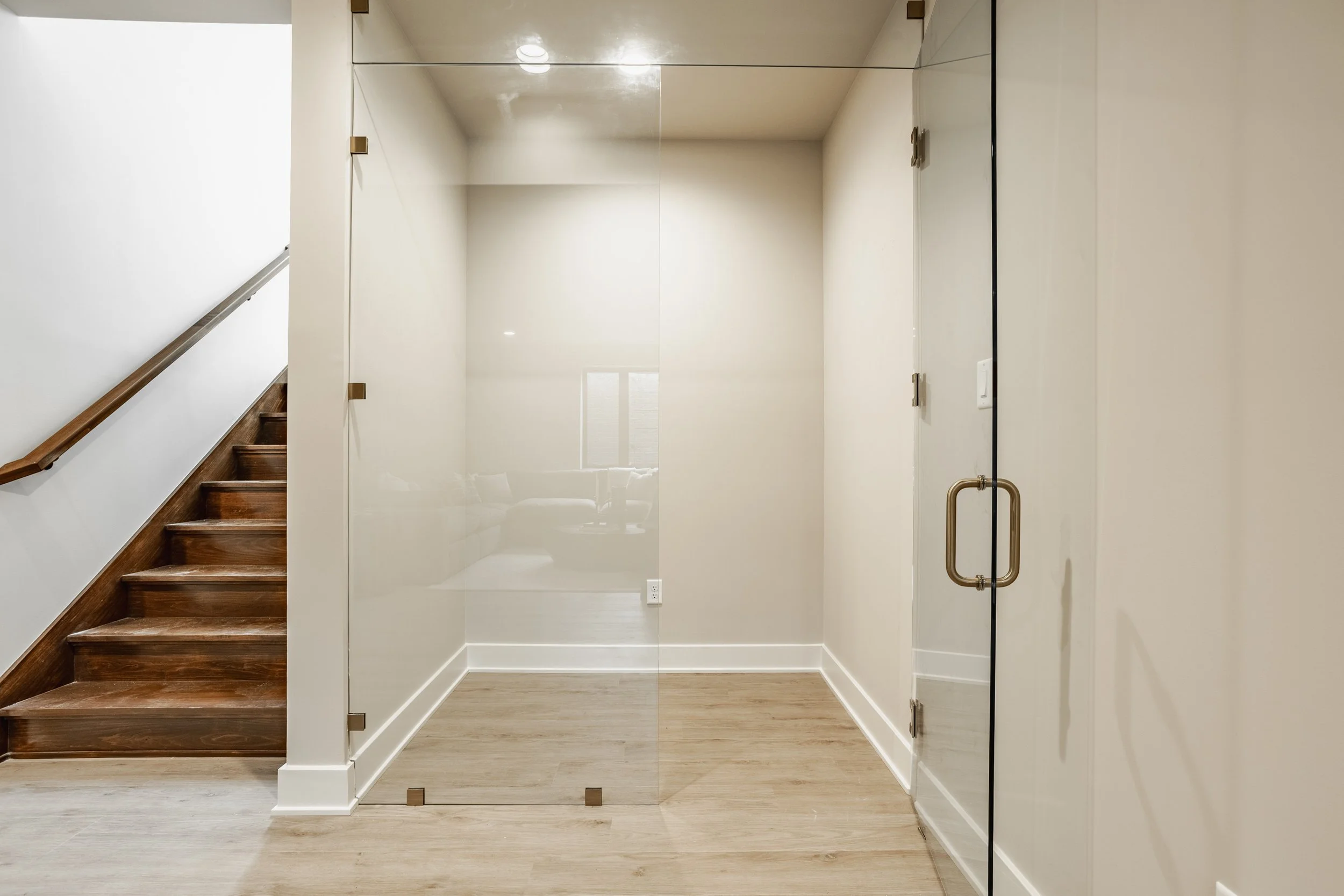 51 - 3925 Besbie Way.jpg