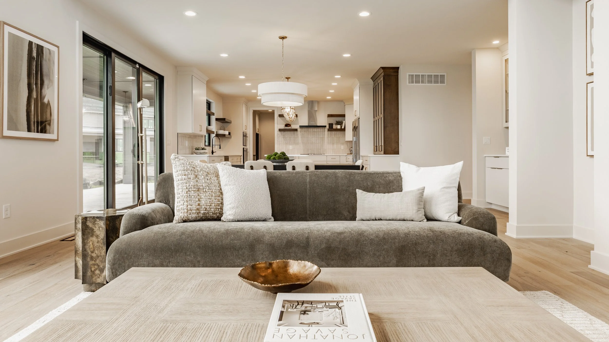 16 - 3925 Besbie Way.jpg