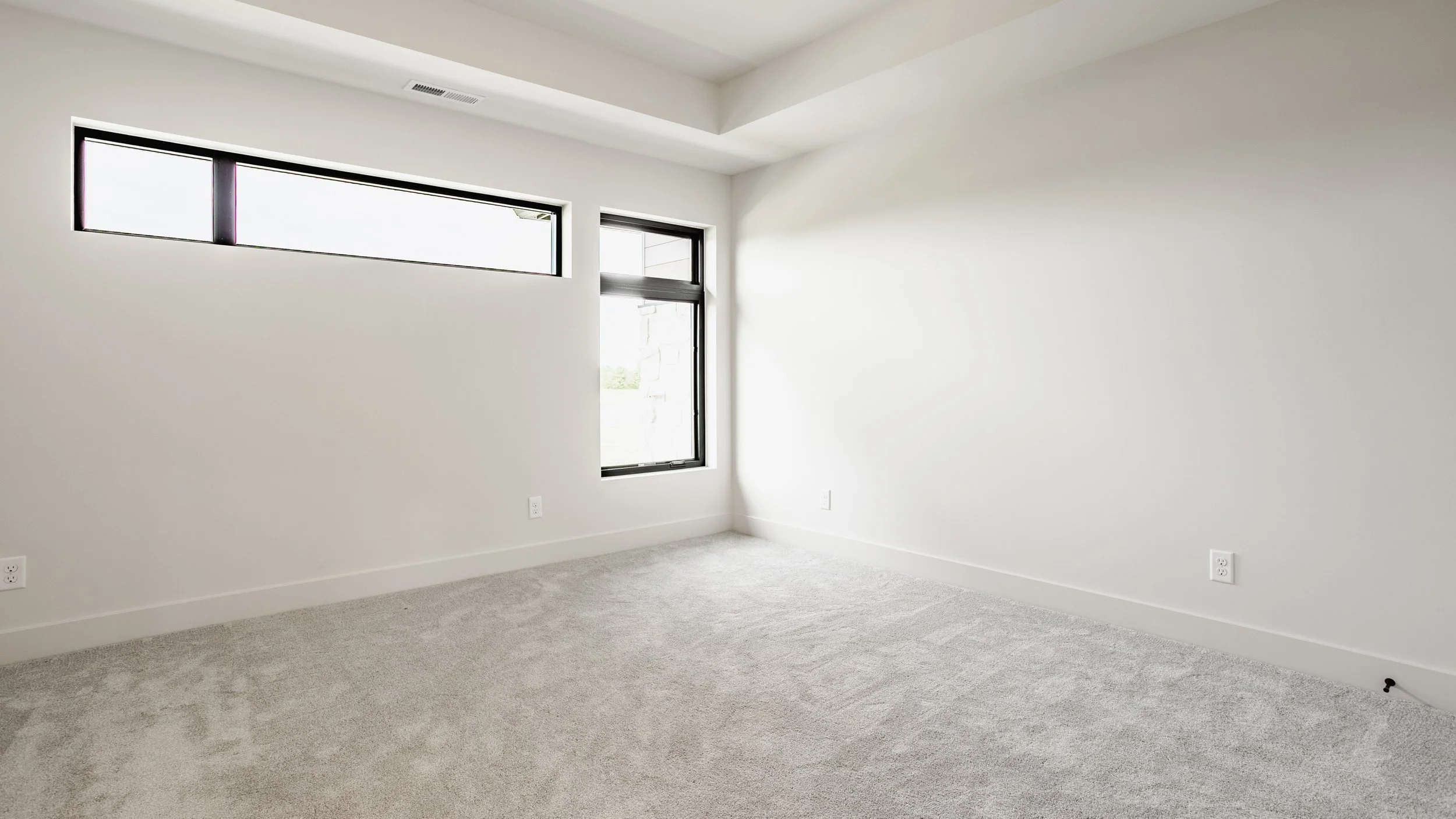44 - 3925 Besbie Way.jpg