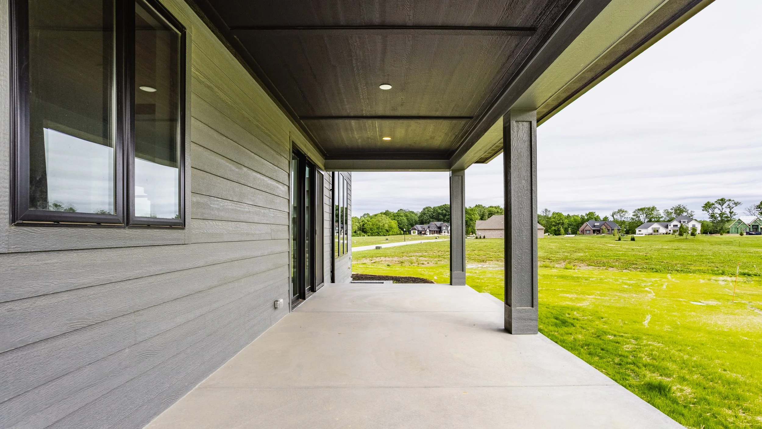 60 - 3925 Besbie Way.jpg