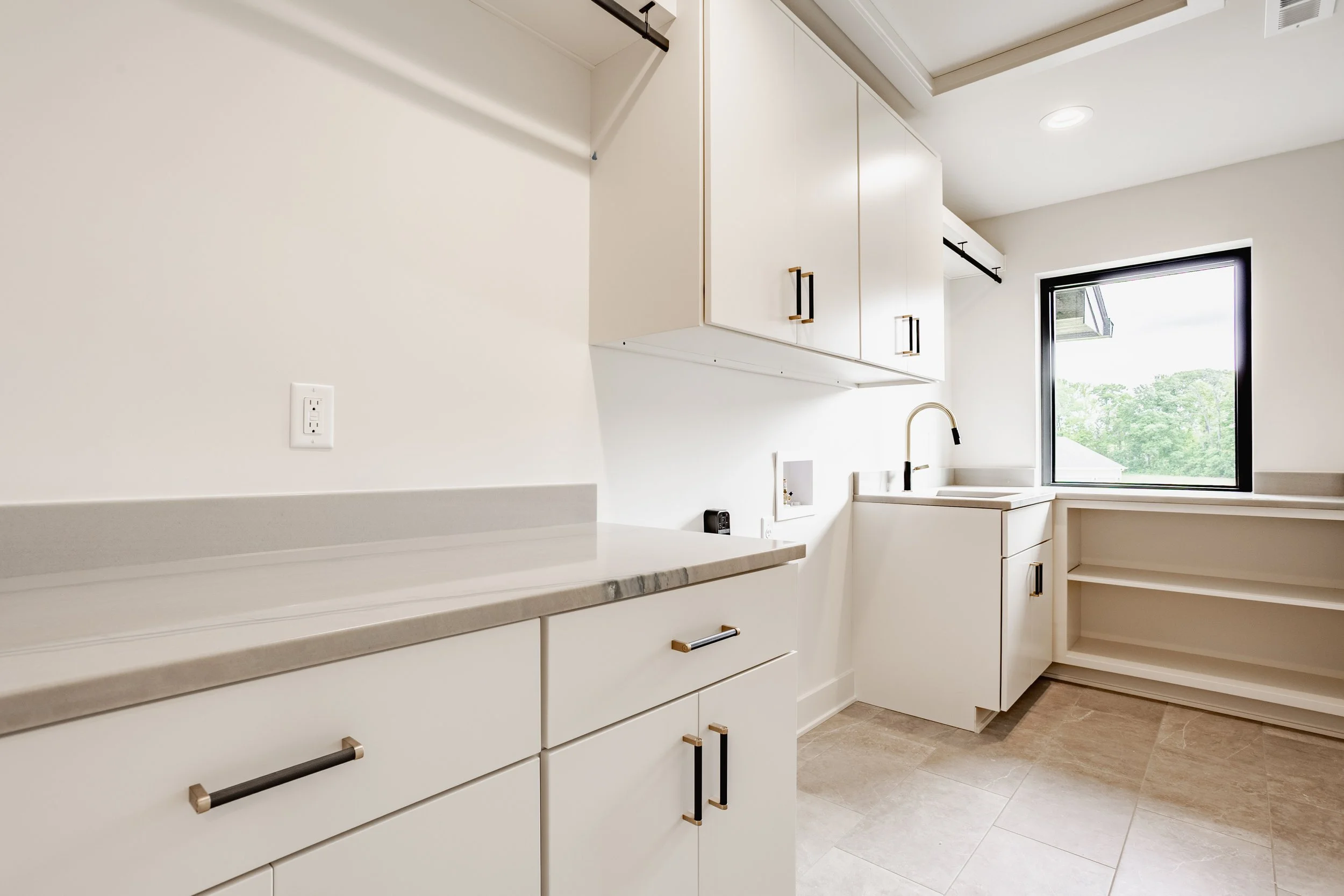 58 - 3925 Besbie Way.jpg