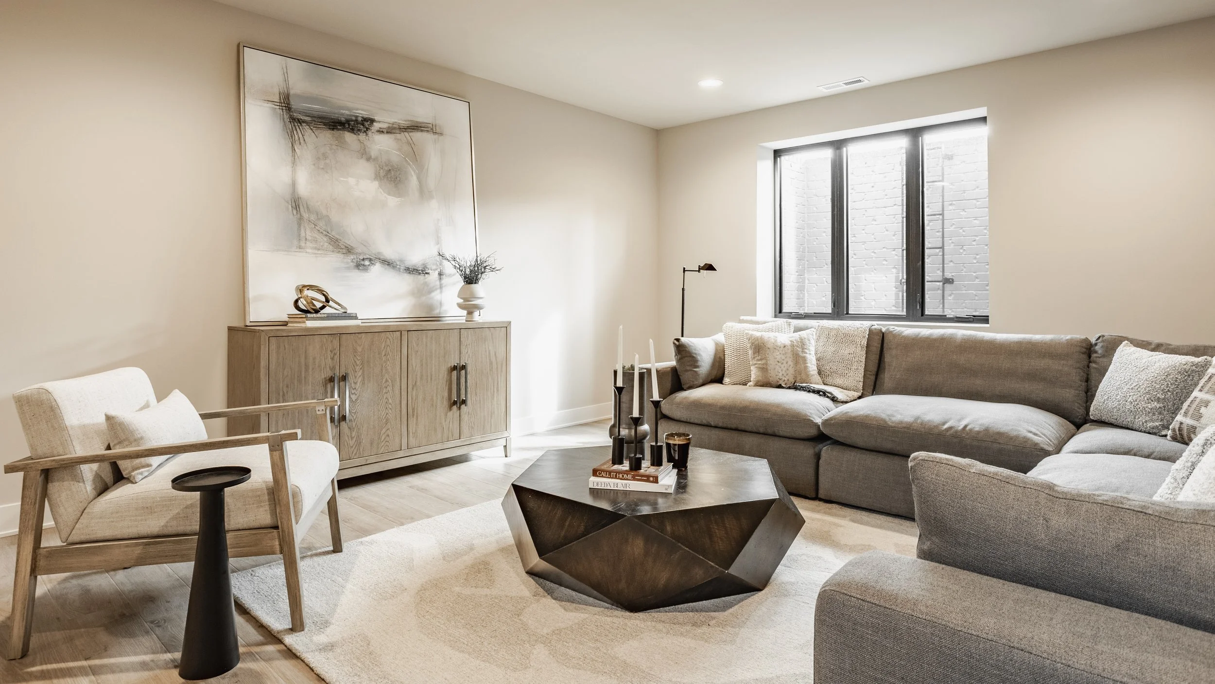 49 - 3925 Besbie Way.jpg