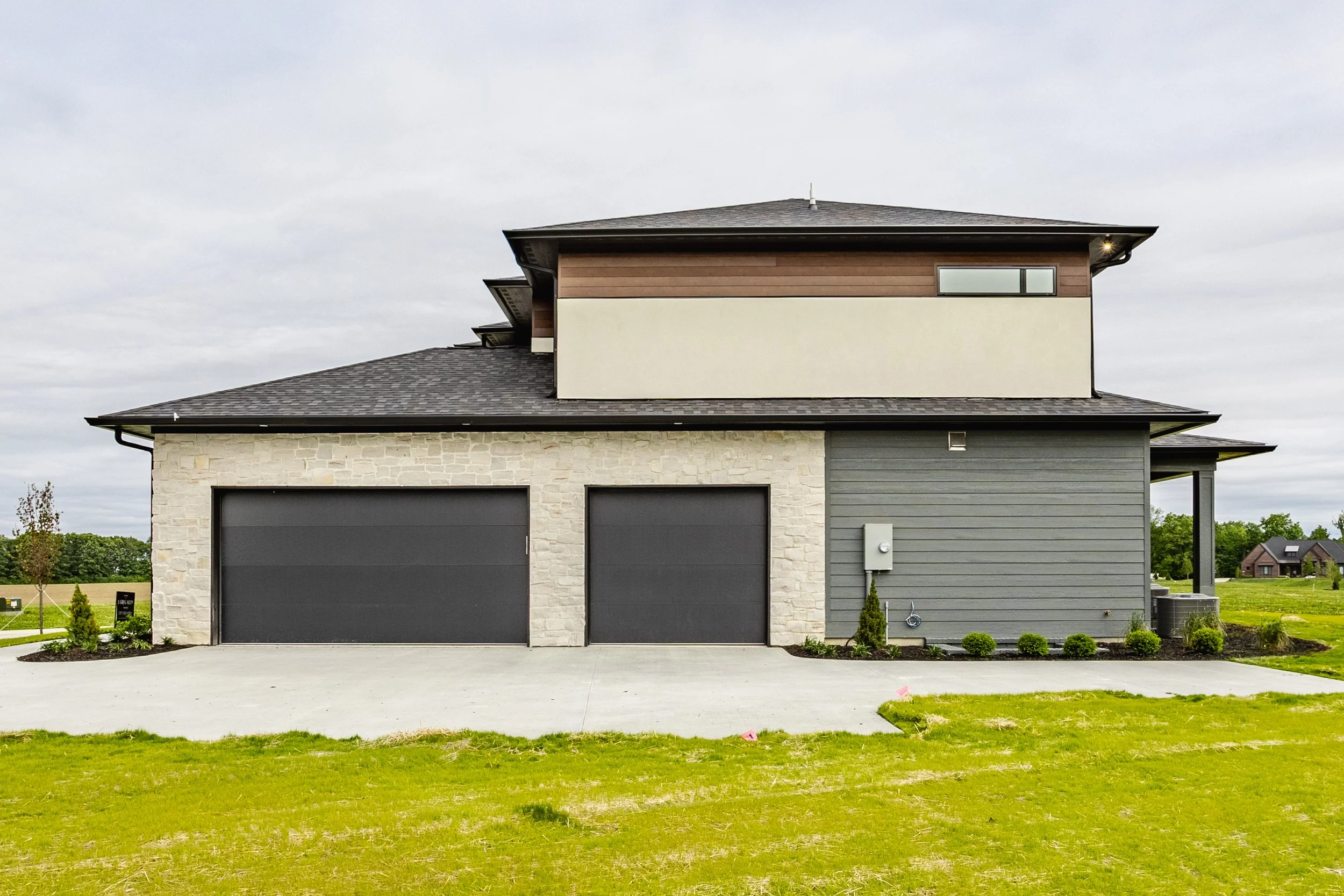 05 - 3925 Besbie Way.jpg