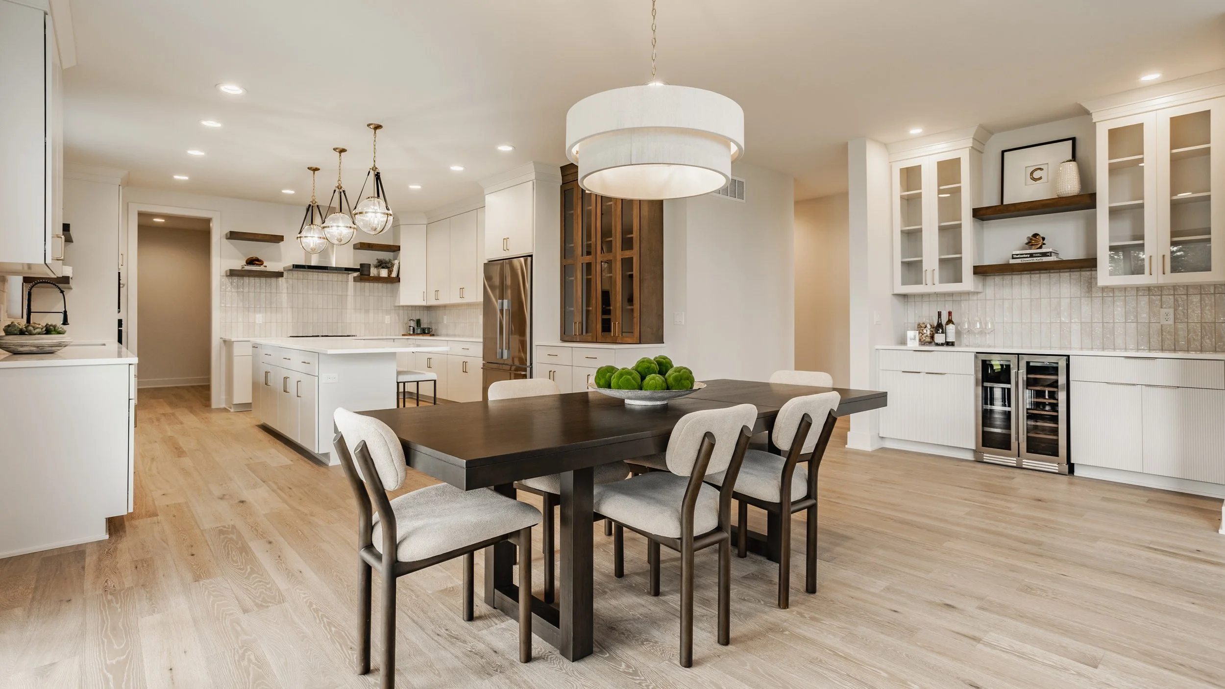 18 - 3925 Besbie Way.jpg