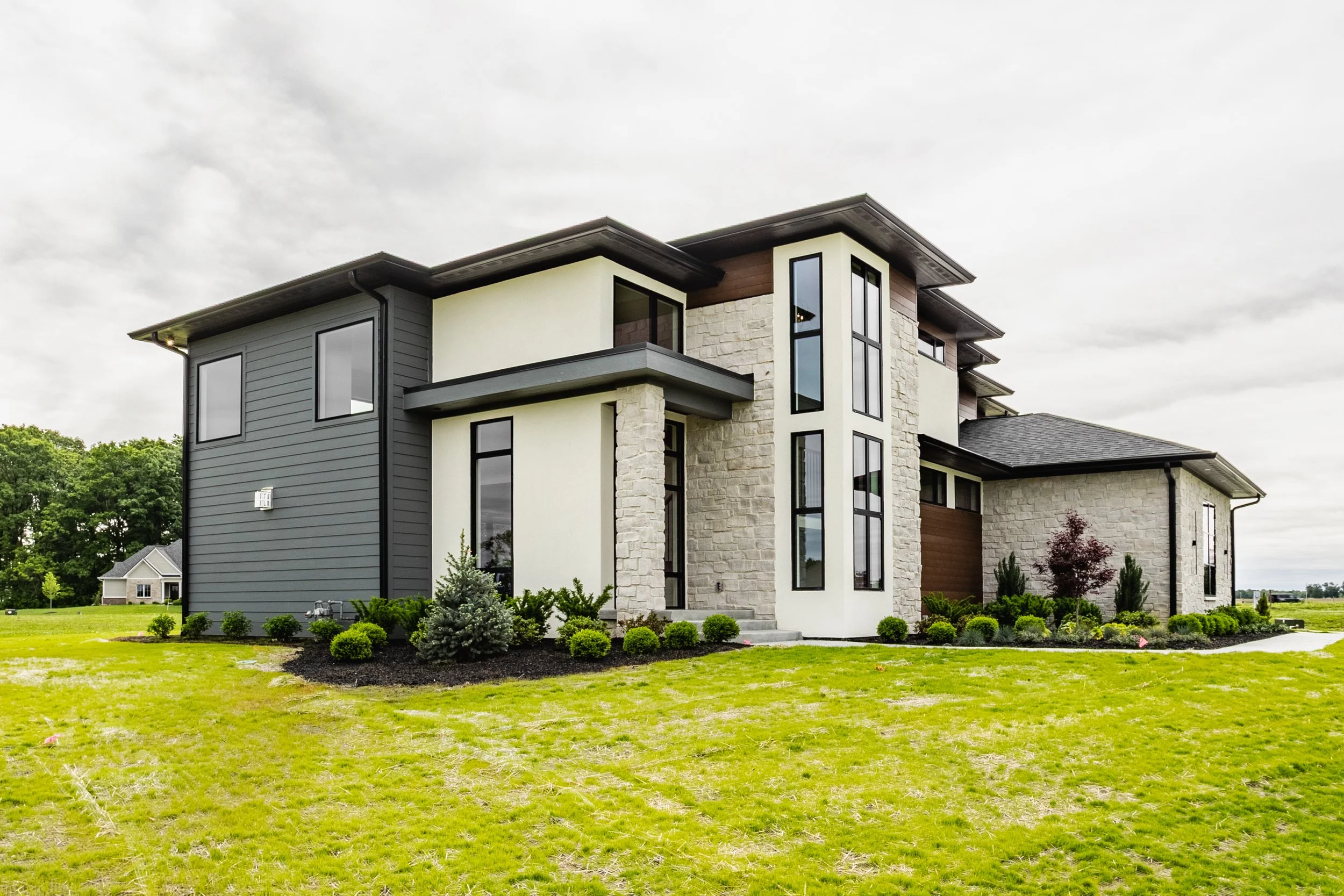 04 - 3925 Besbie Way.jpg