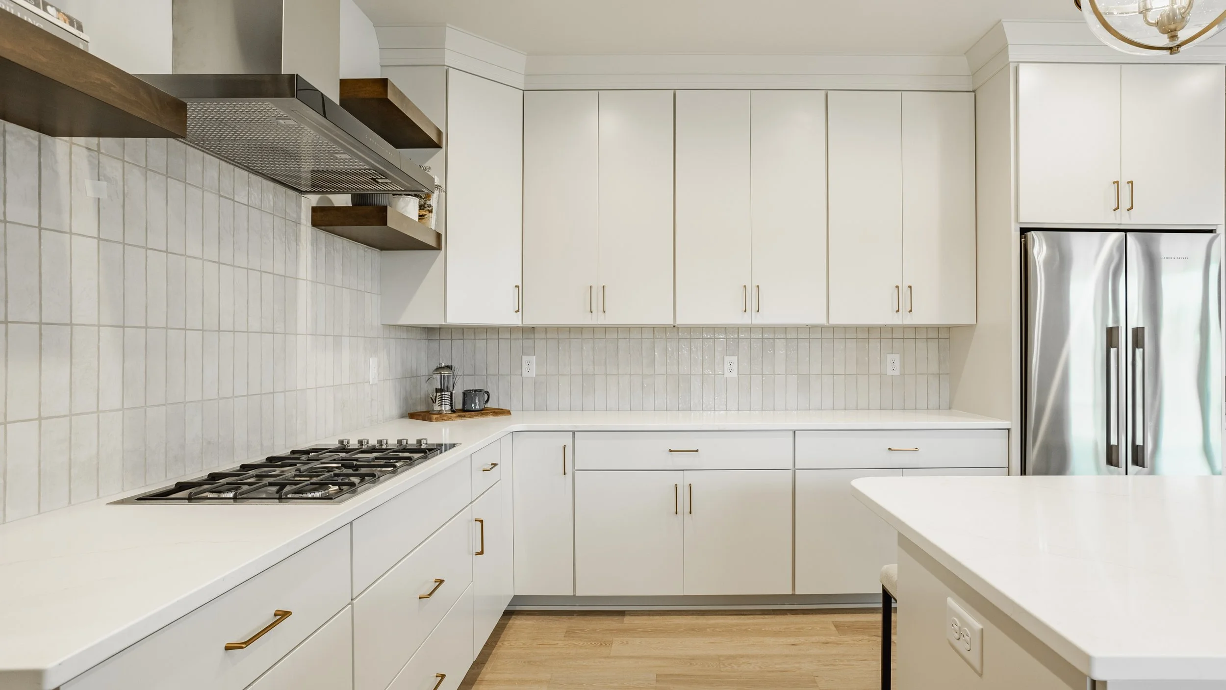 28 - 3925 Besbie Way.jpg