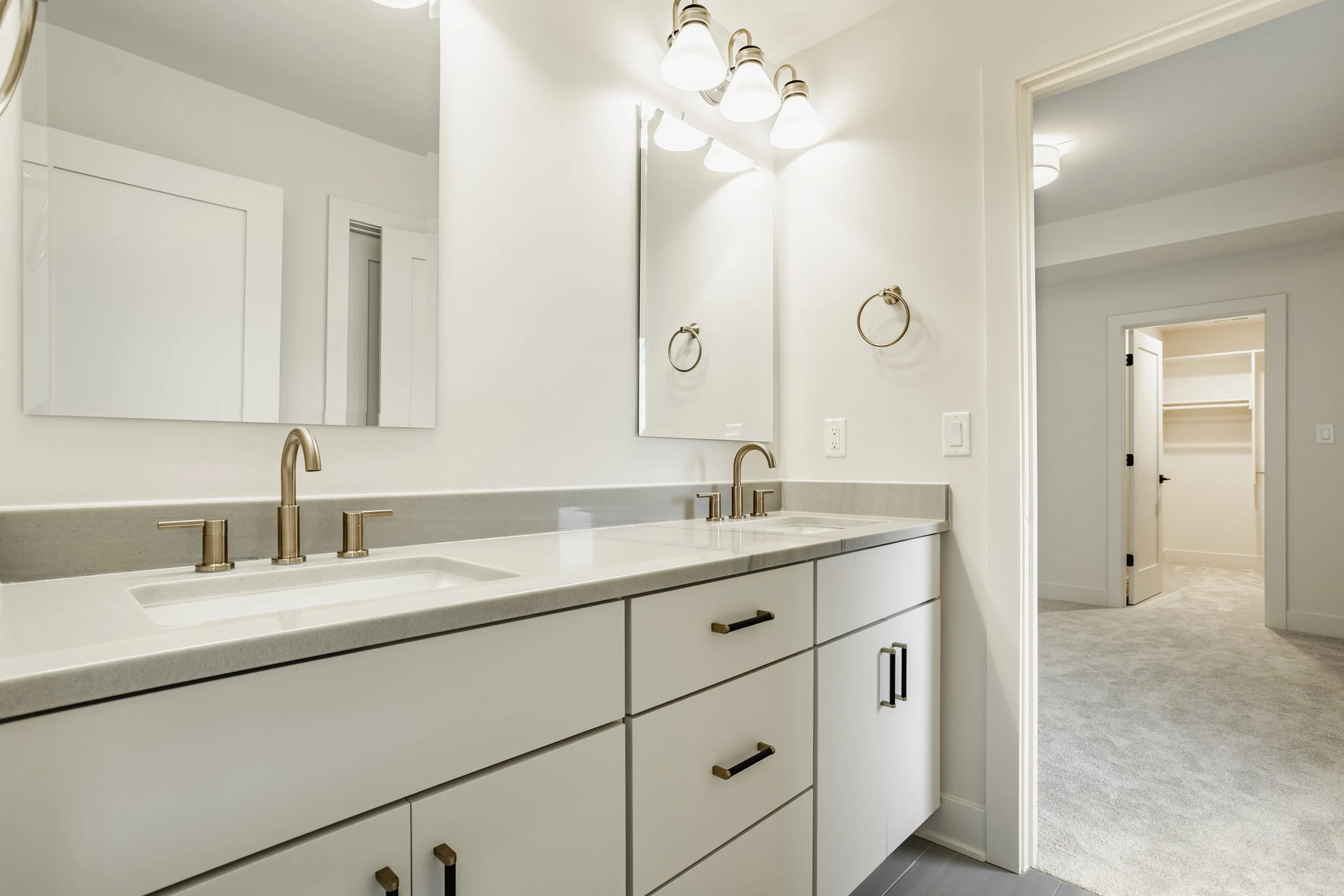 45 - 3925 Besbie Way.jpg