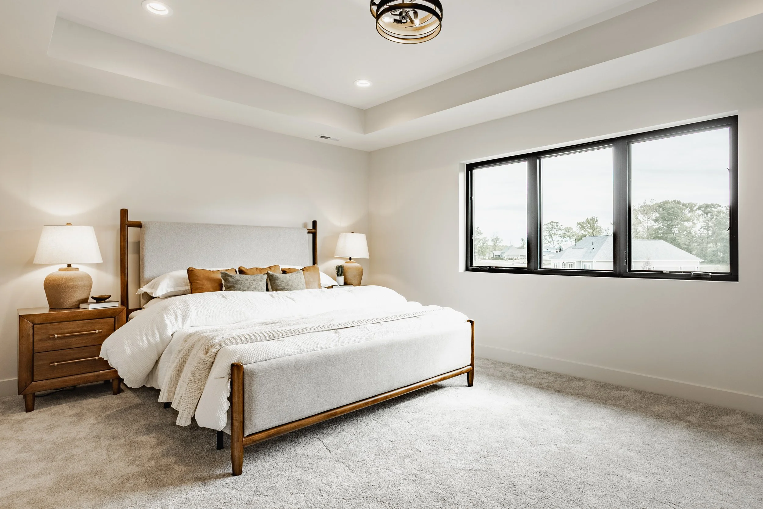 35 - 3925 Besbie Way.jpg
