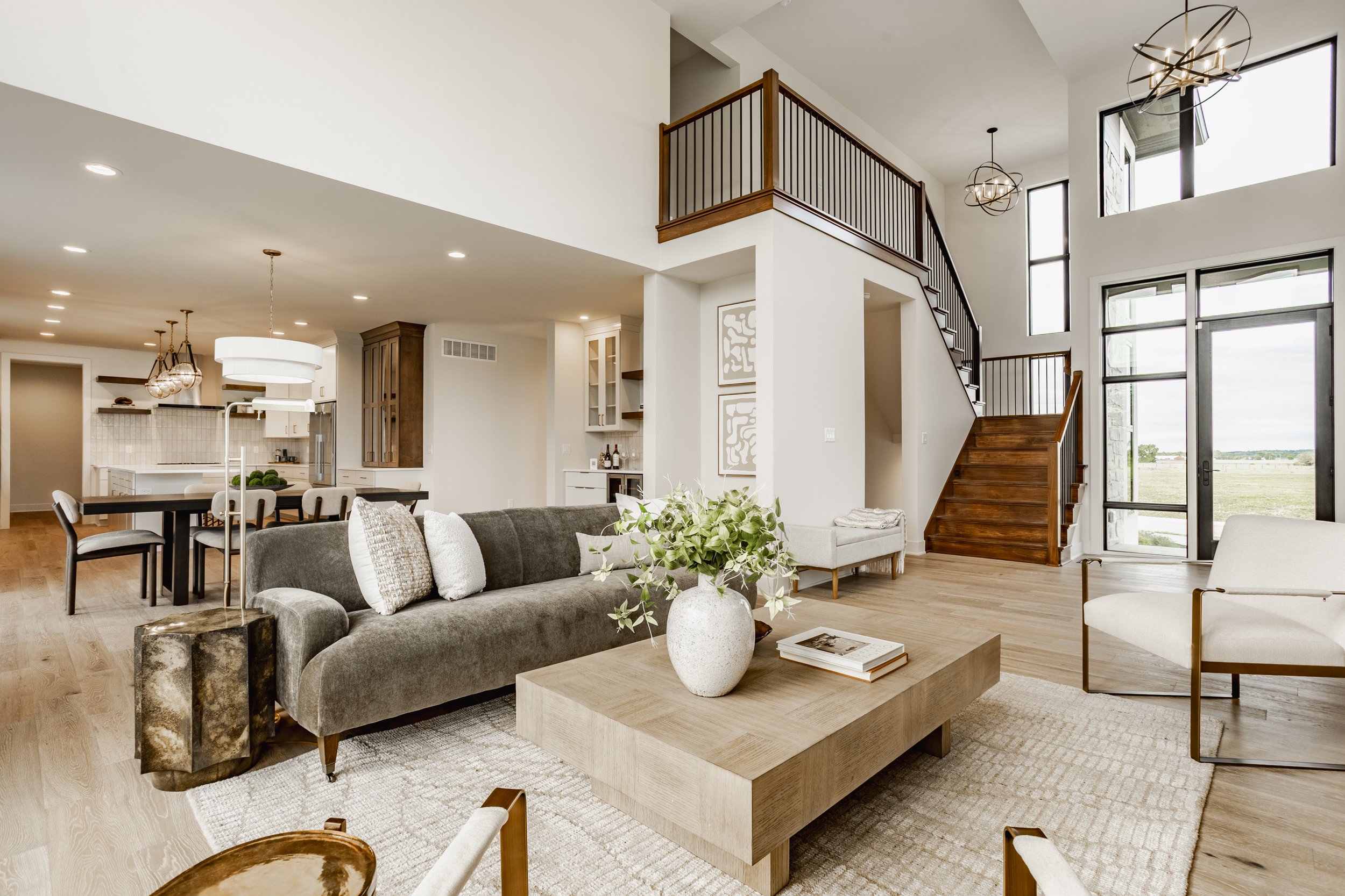 08 - 3925 Besbie Way.jpg