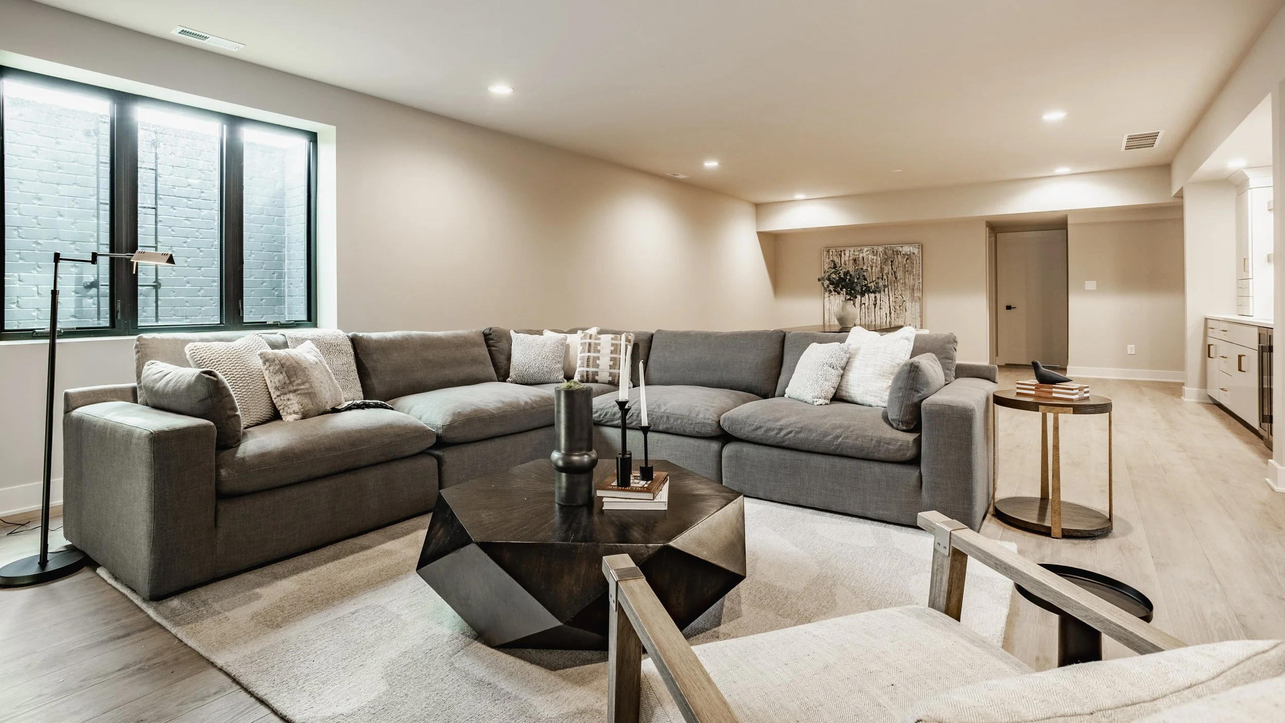 48 - 3925 Besbie Way.jpg