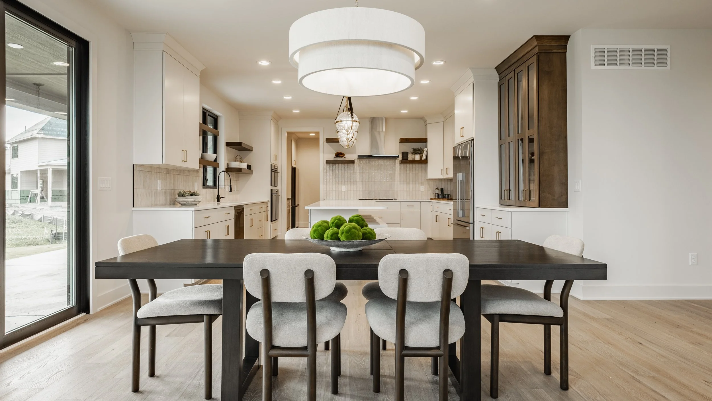 17 - 3925 Besbie Way.jpg