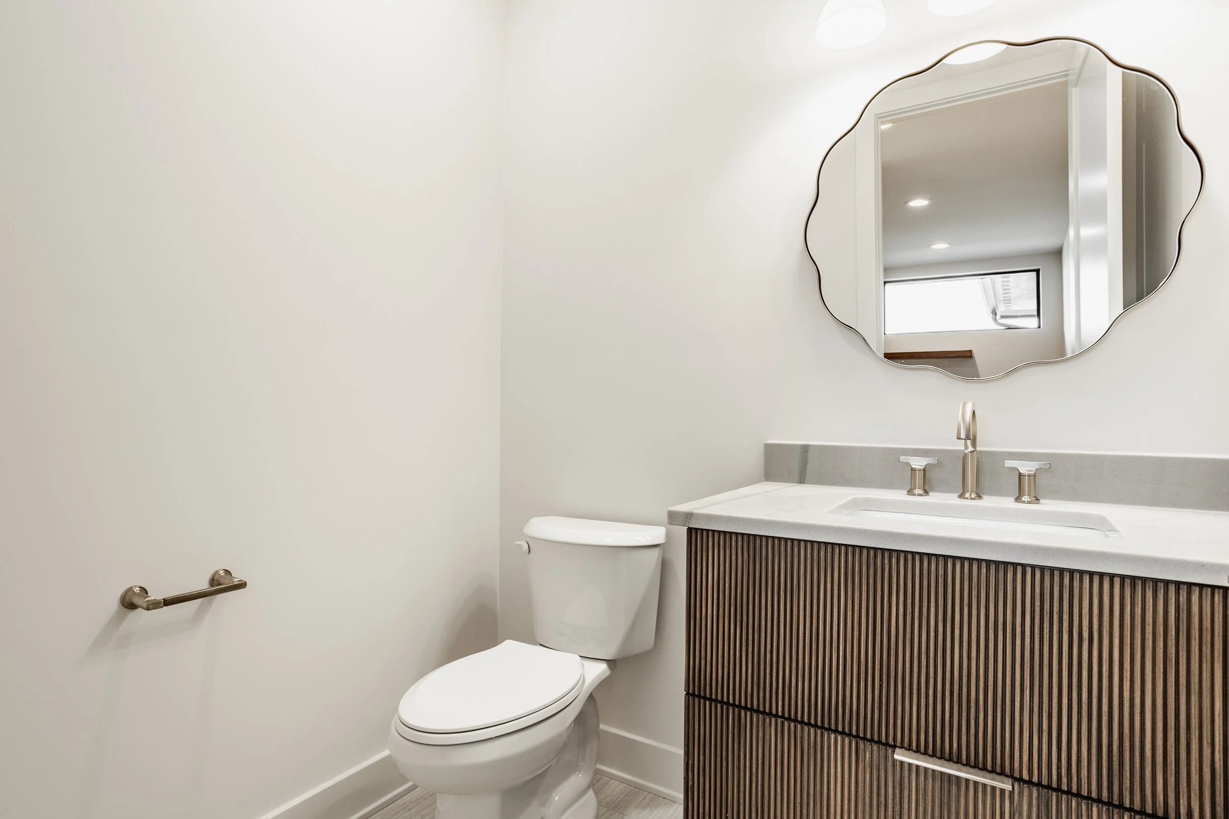 34 - 3925 Besbie Way.jpg