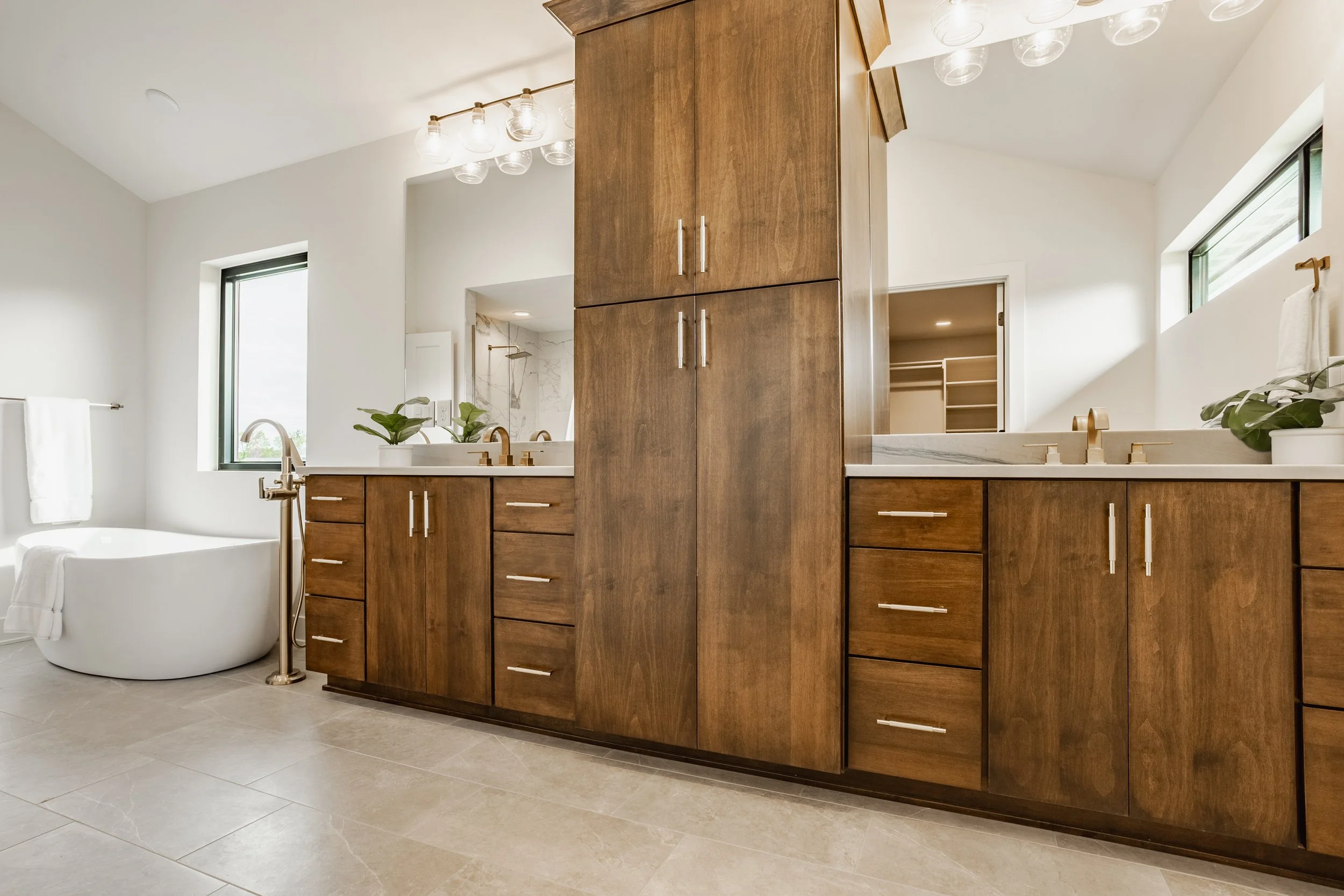 39 - 3925 Besbie Way.jpg