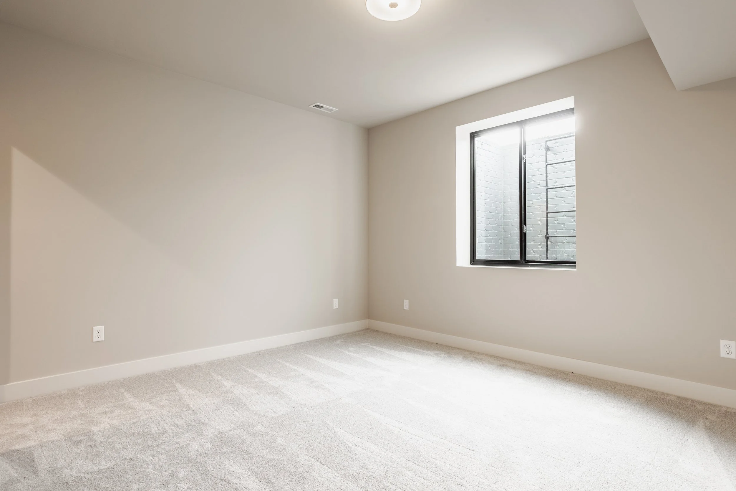 56 - 3925 Besbie Way.jpg