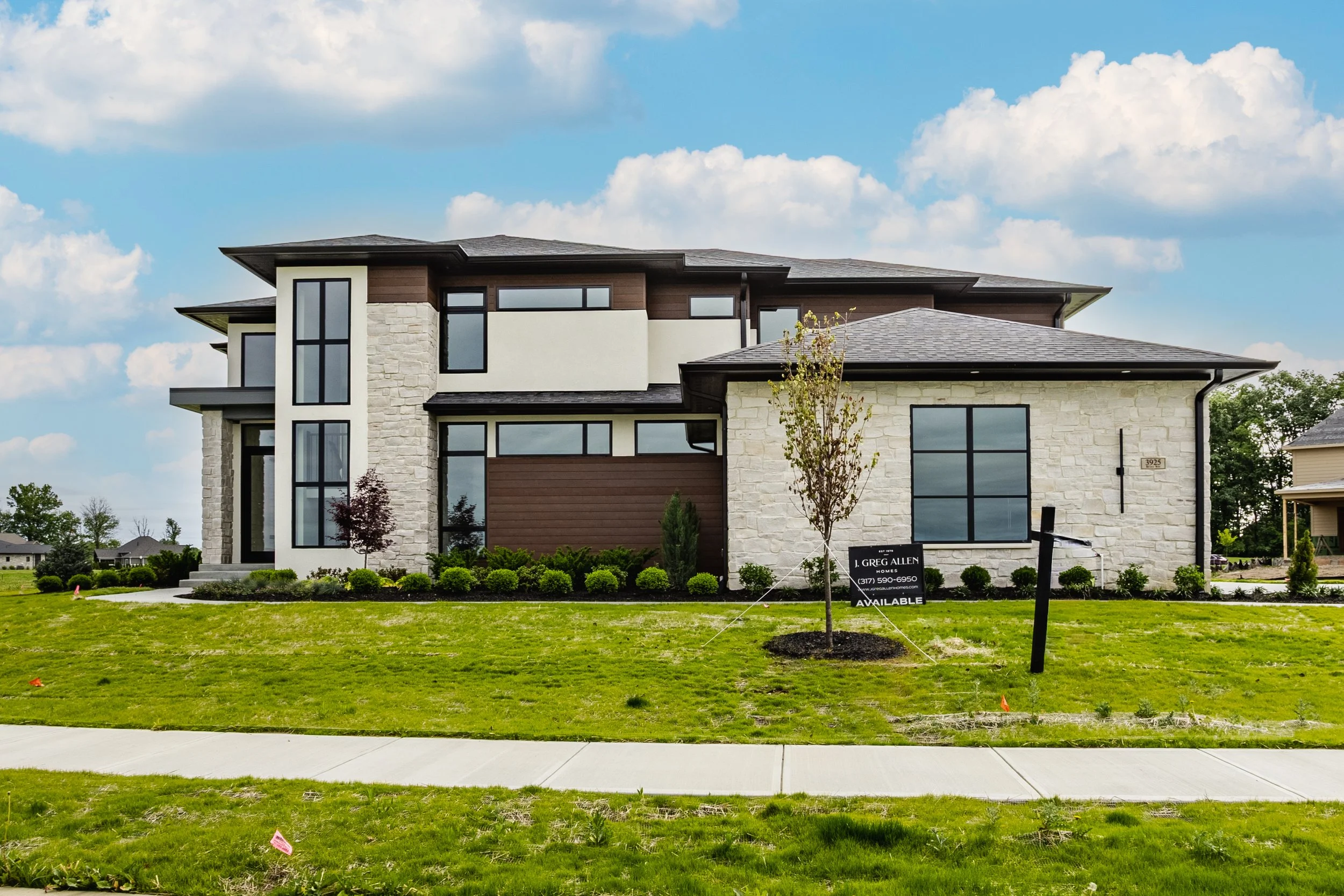 01 - 3925 Besbie Way.jpg