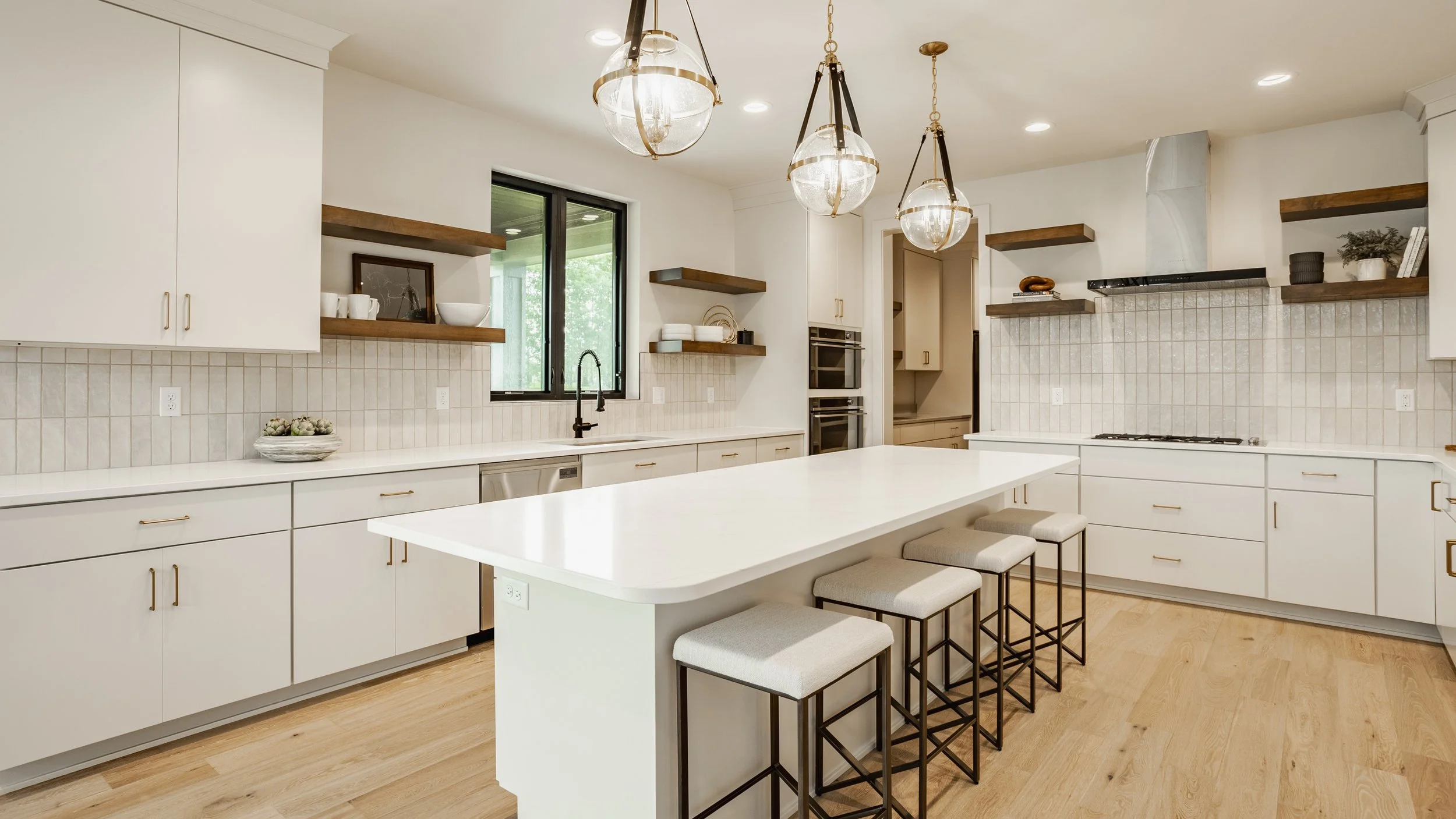 22 - 3925 Besbie Way.jpg