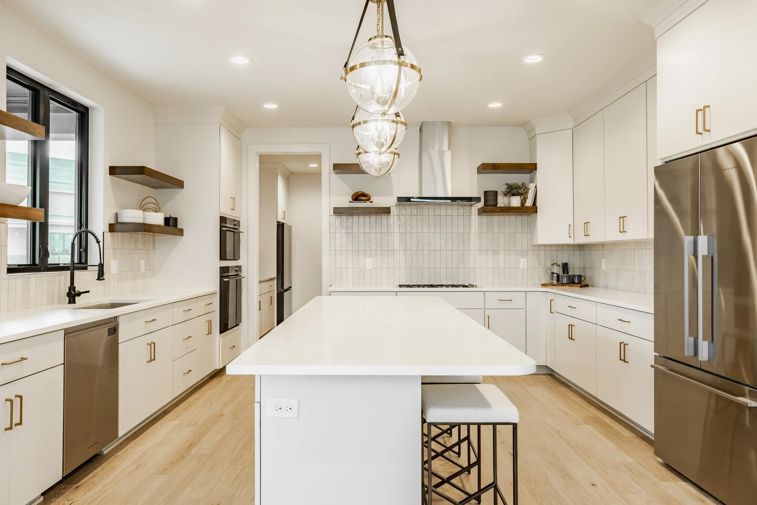 23 - 3925 Besbie Way.jpg