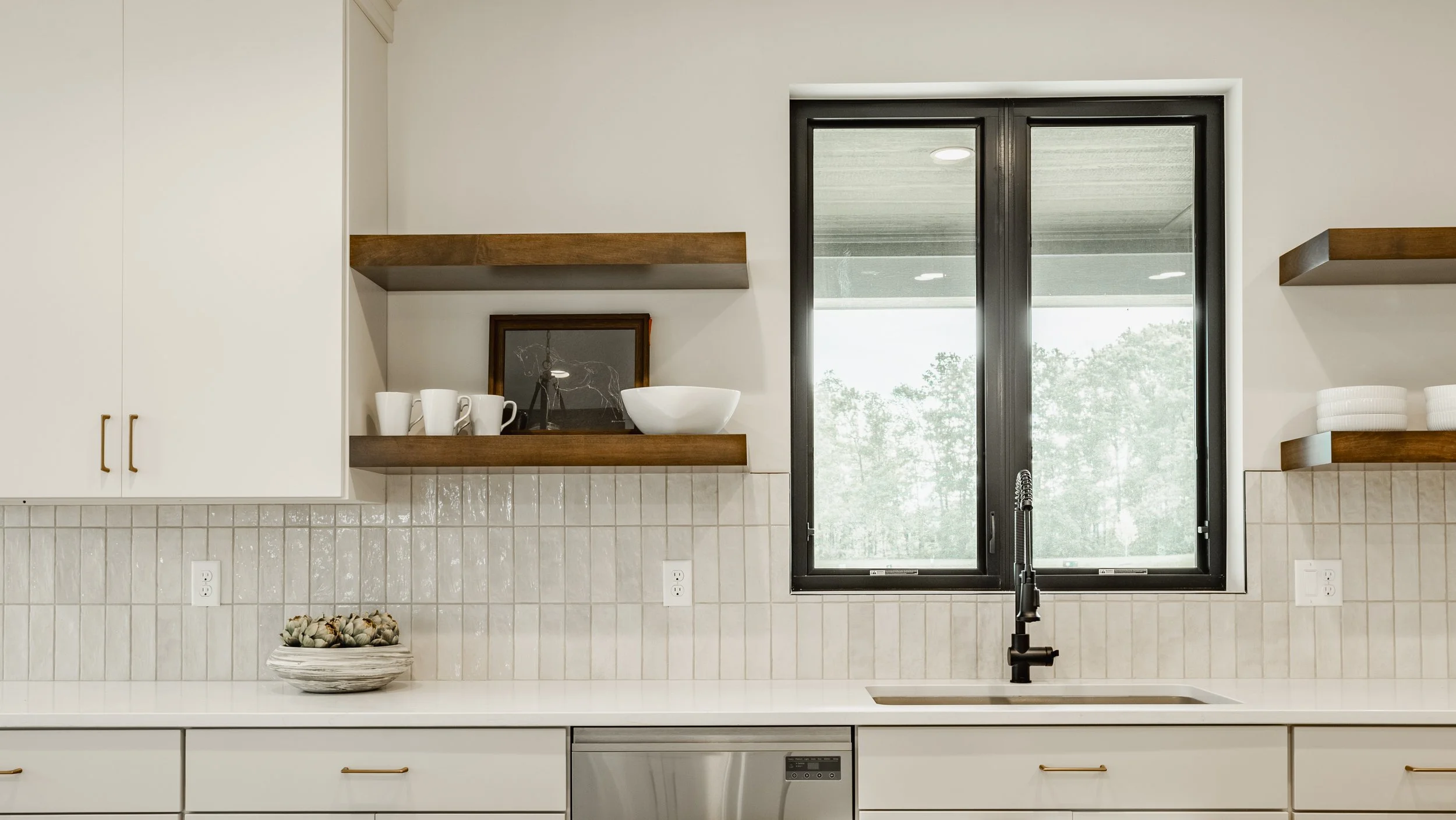 27 - 3925 Besbie Way.jpg