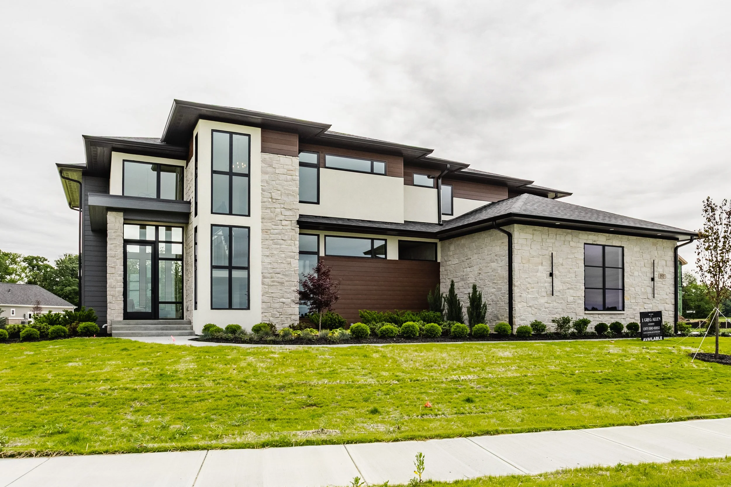 03 - 3925 Besbie Way.jpg