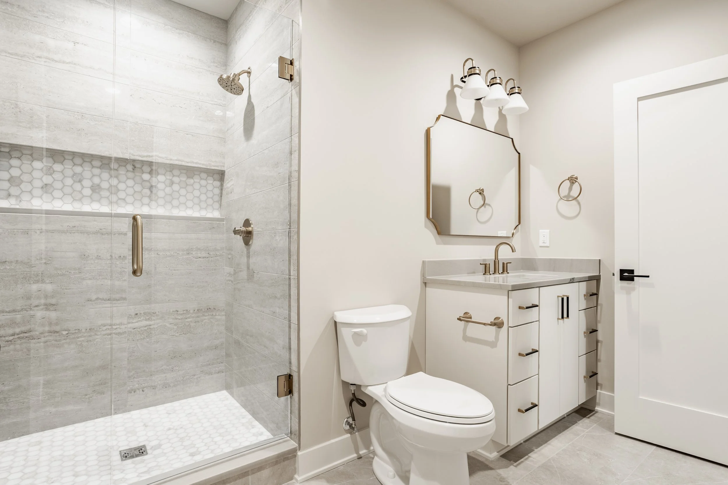 57 - 3925 Besbie Way.jpg