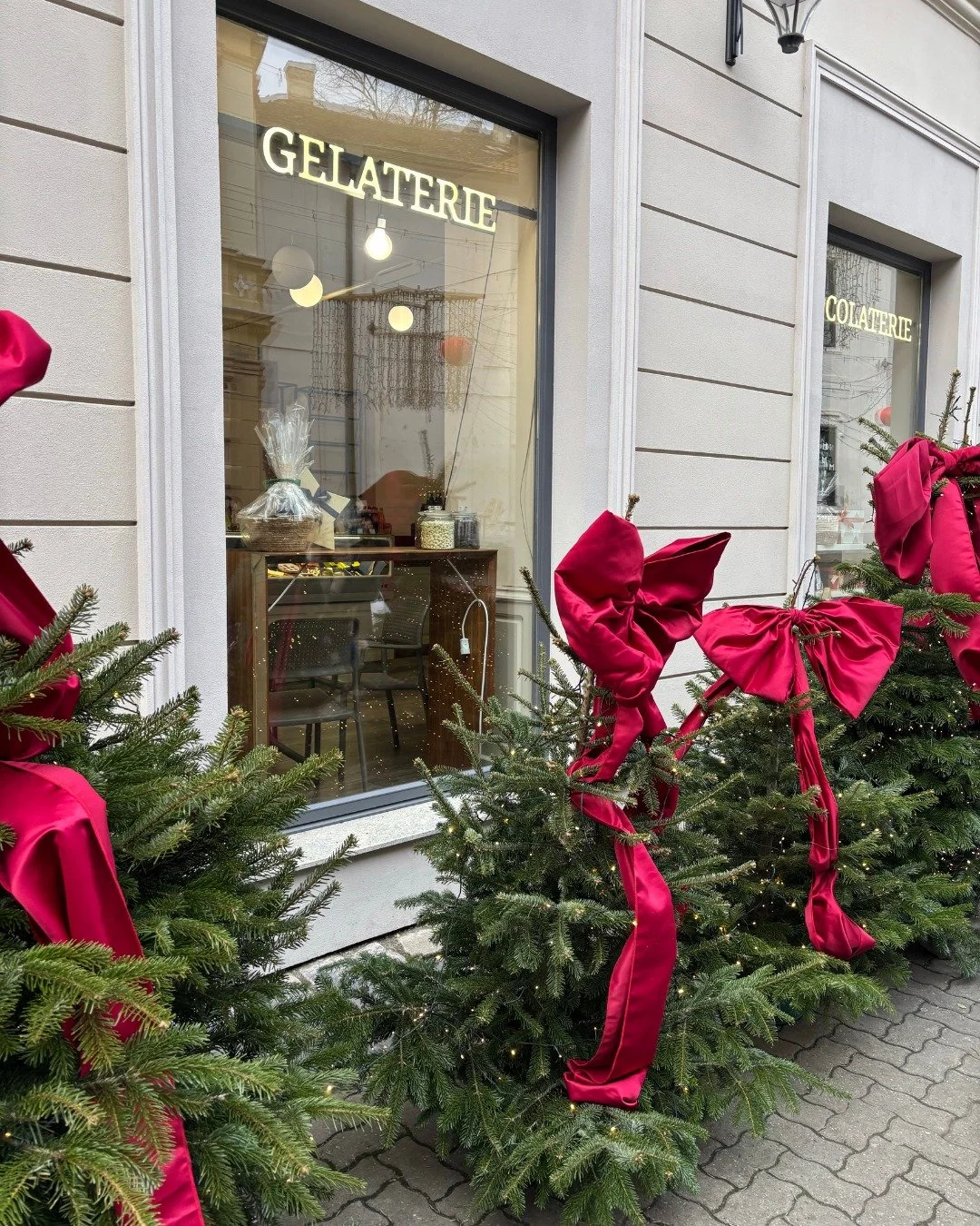 The perfect gift doesn&rsquo;t exi- yes, it does. 🎁✨ If you want to give something truly memorable that they&rsquo;ll reminisce about for years, choose the gift that can&rsquo;t be wrapped. From family island adventures to romantic getaways and clos