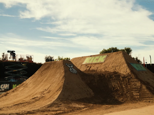XGSAC26_Postcards1_[Video#1_BMXDIRTJUMP].gif