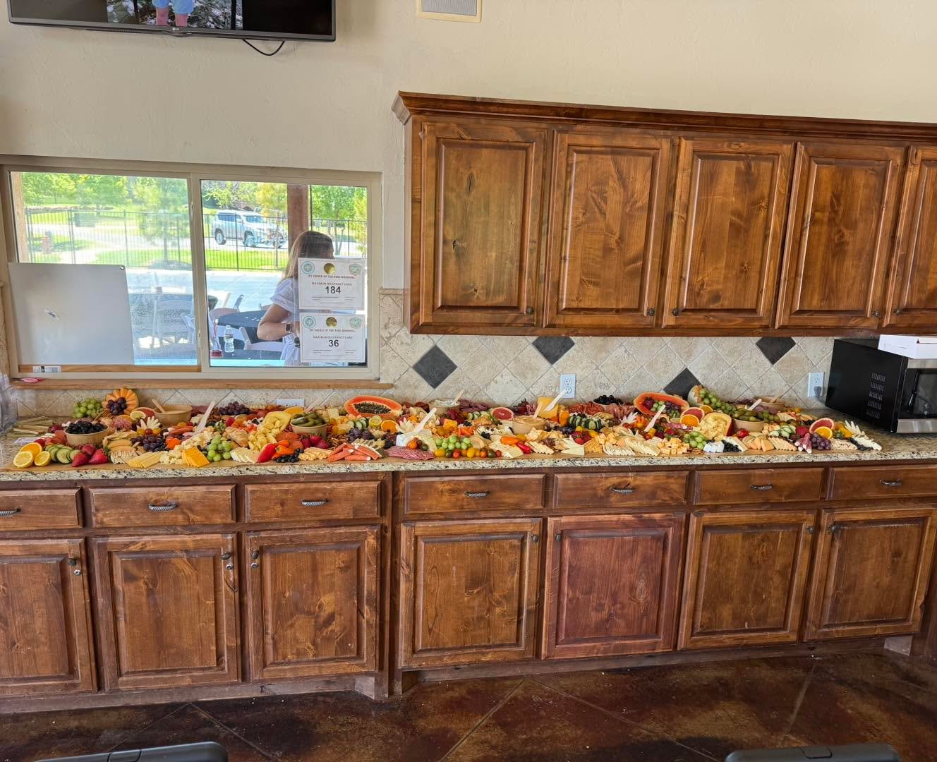 When your graduation charcuterie board is this big, you know it&rsquo;s a good party!! 🎉 🎓🎓