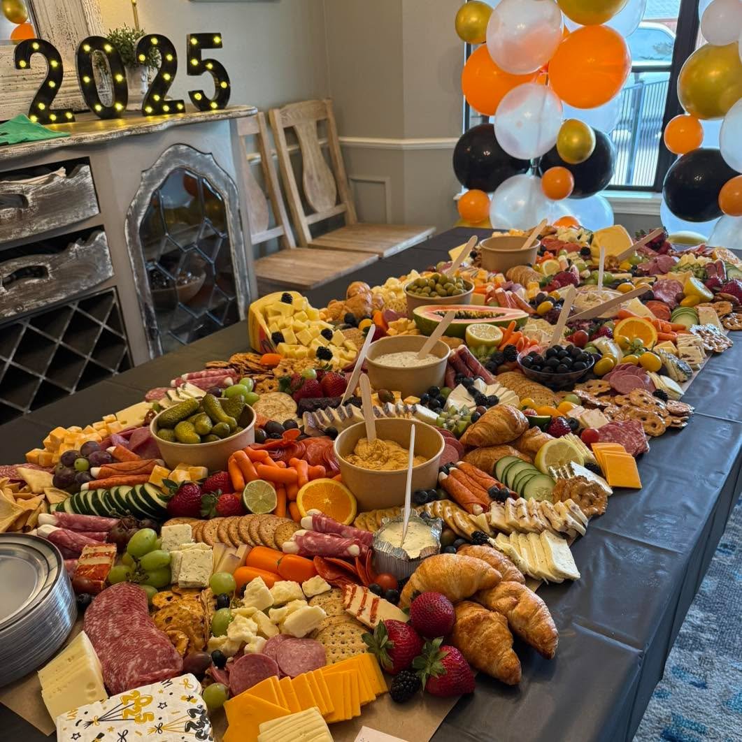 So many fun graduation boards! Had to of course add oranges for the OSU bound grad! 🧡🍊 go pokes!!!