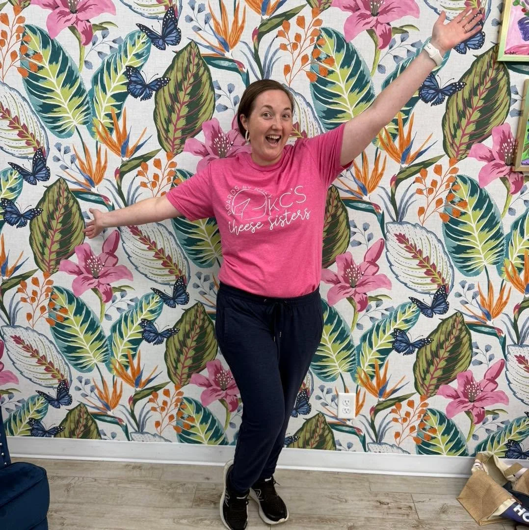 When the wallpaper matches your fit, you snap a pic! 😆😆