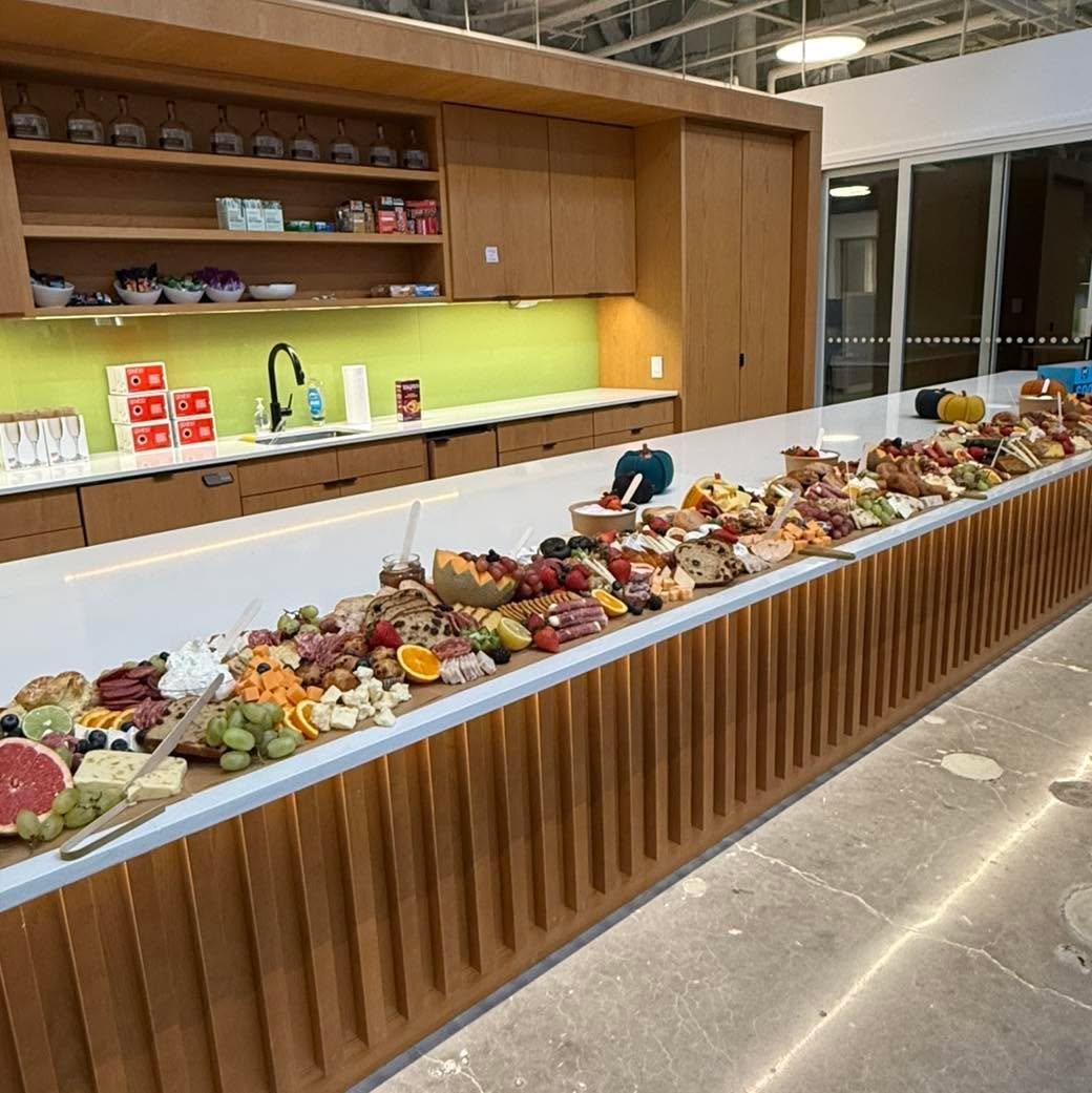 A festive Fall breakfast board at Flywheel Energy! 🥯🍁