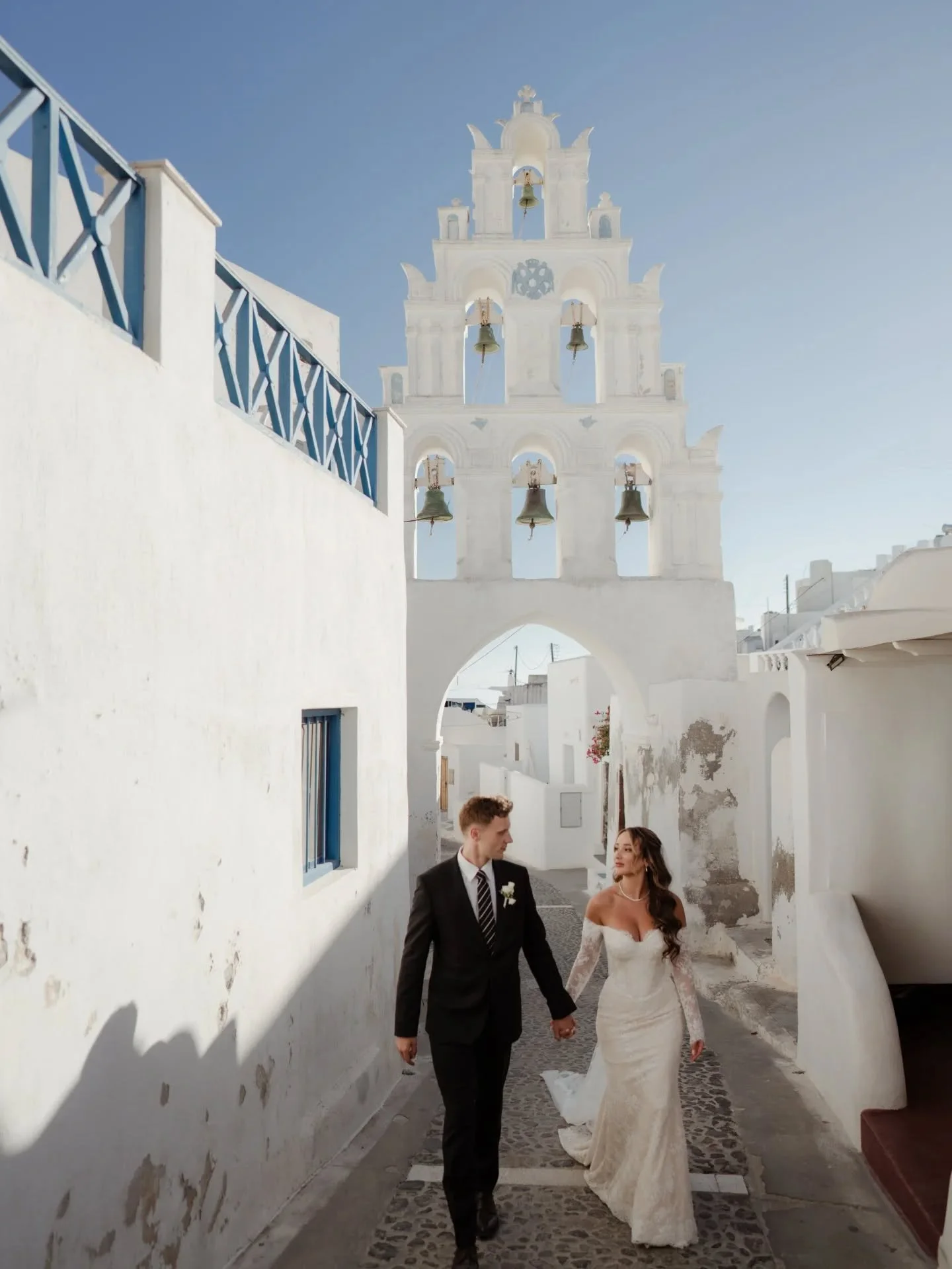 Swooning over Meryem&rsquo;s Santorini fairytale ✨ 🇬🇷 whitewashed walls, golden light, and a day that defined destination-wedding magic 💙 #EverlyBride
.
.
.
Photography &amp; videography: @dreamoddofficial
Planning: @heraswedding
Flowers: @shadeso